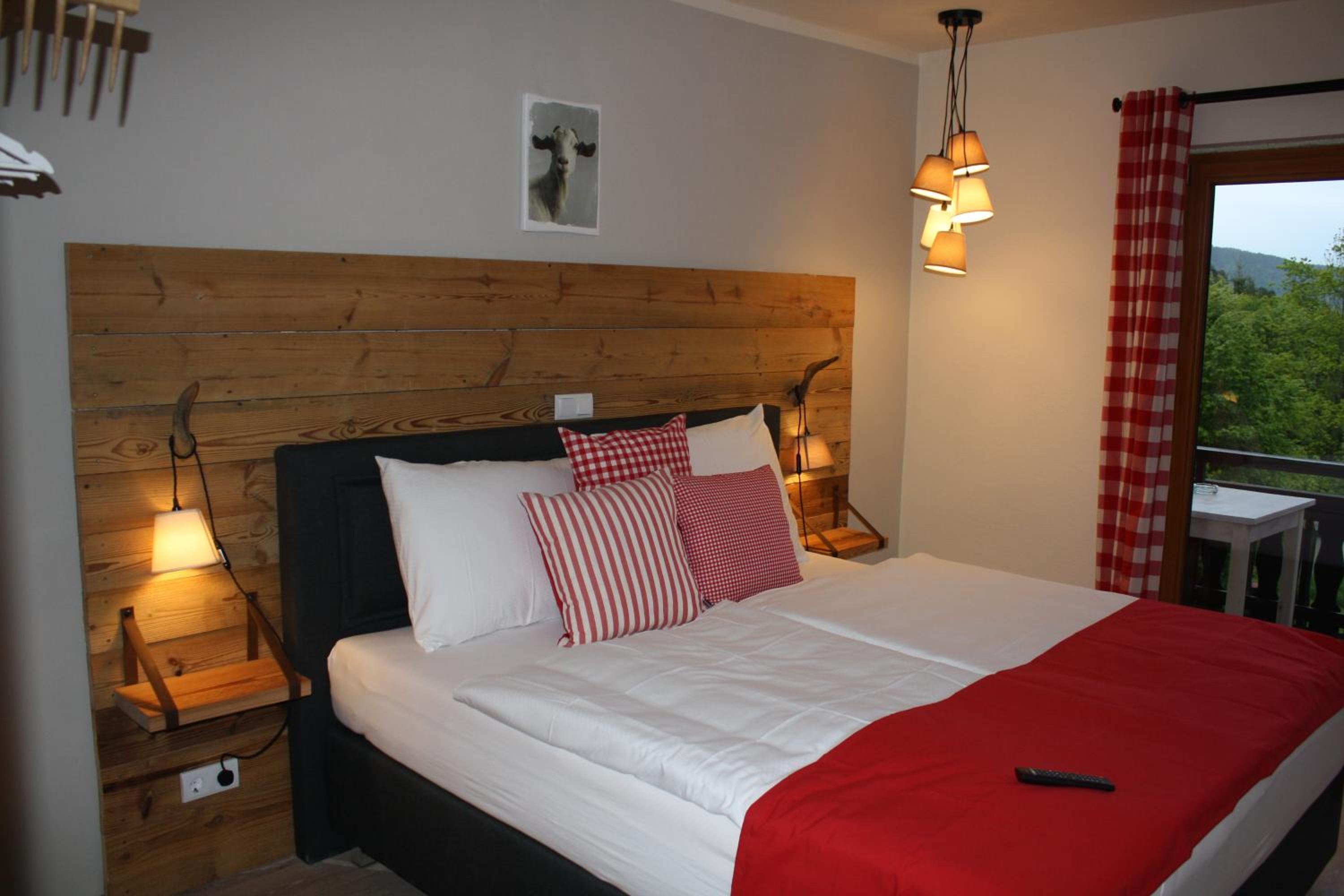 Double Room with Lake View - Photo 5