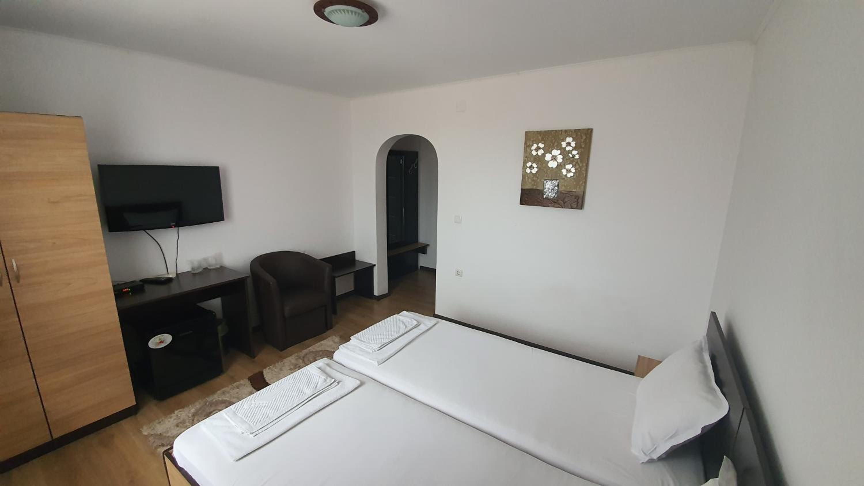 Double or Twin Room with Private Bathroom photo 3