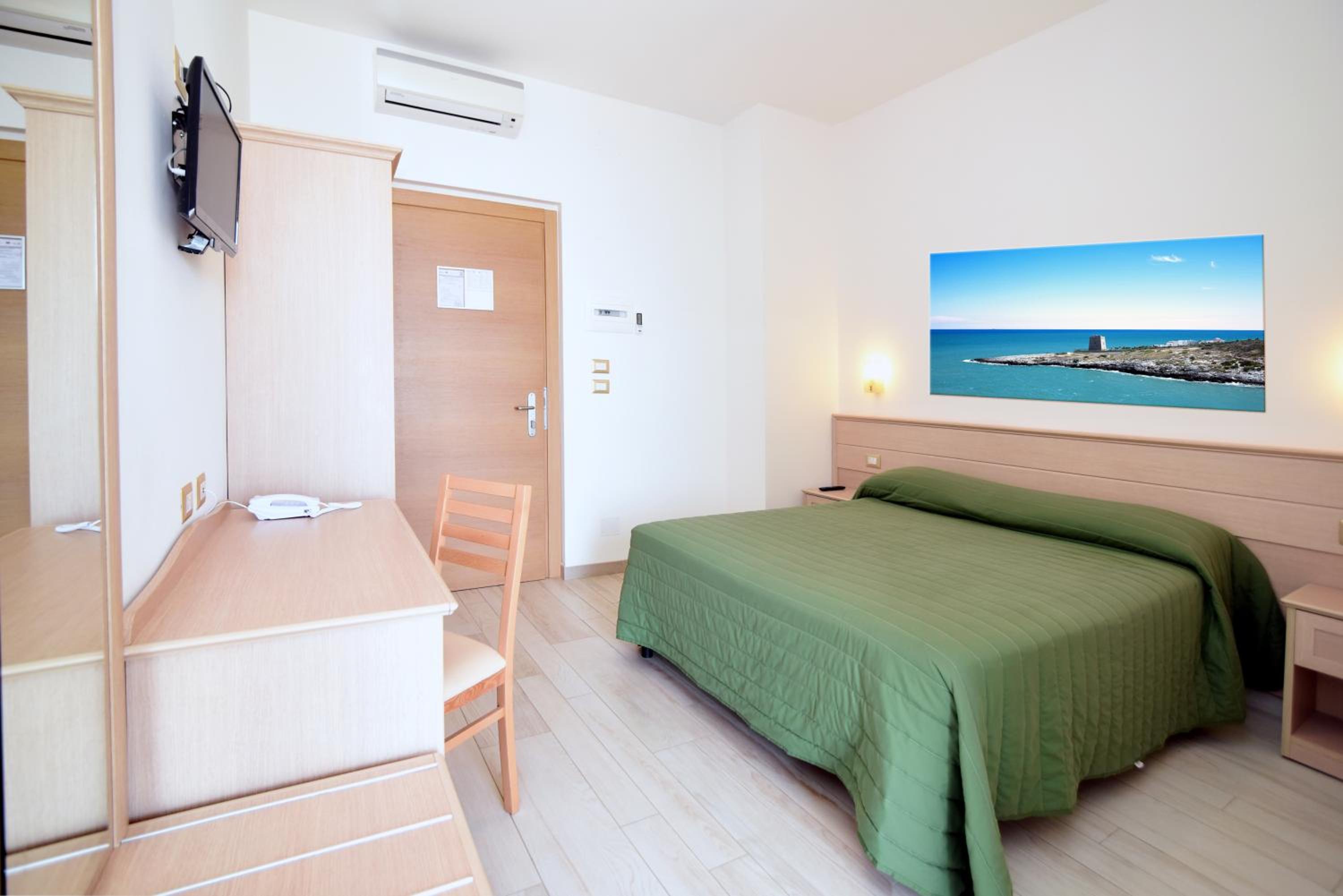 Standard Triple Room with Sea View