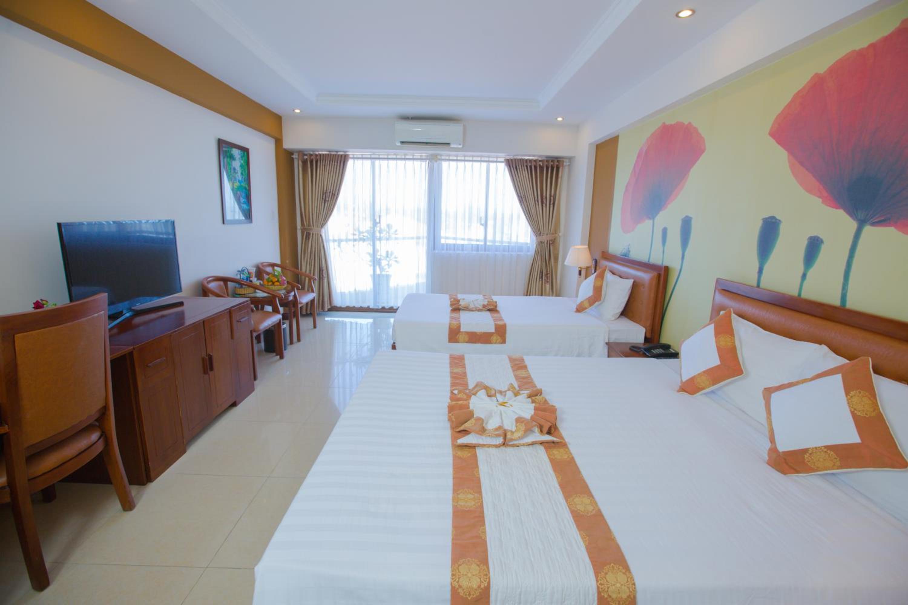 Deluxe Triple Room with Balcony and Sea View photo 2