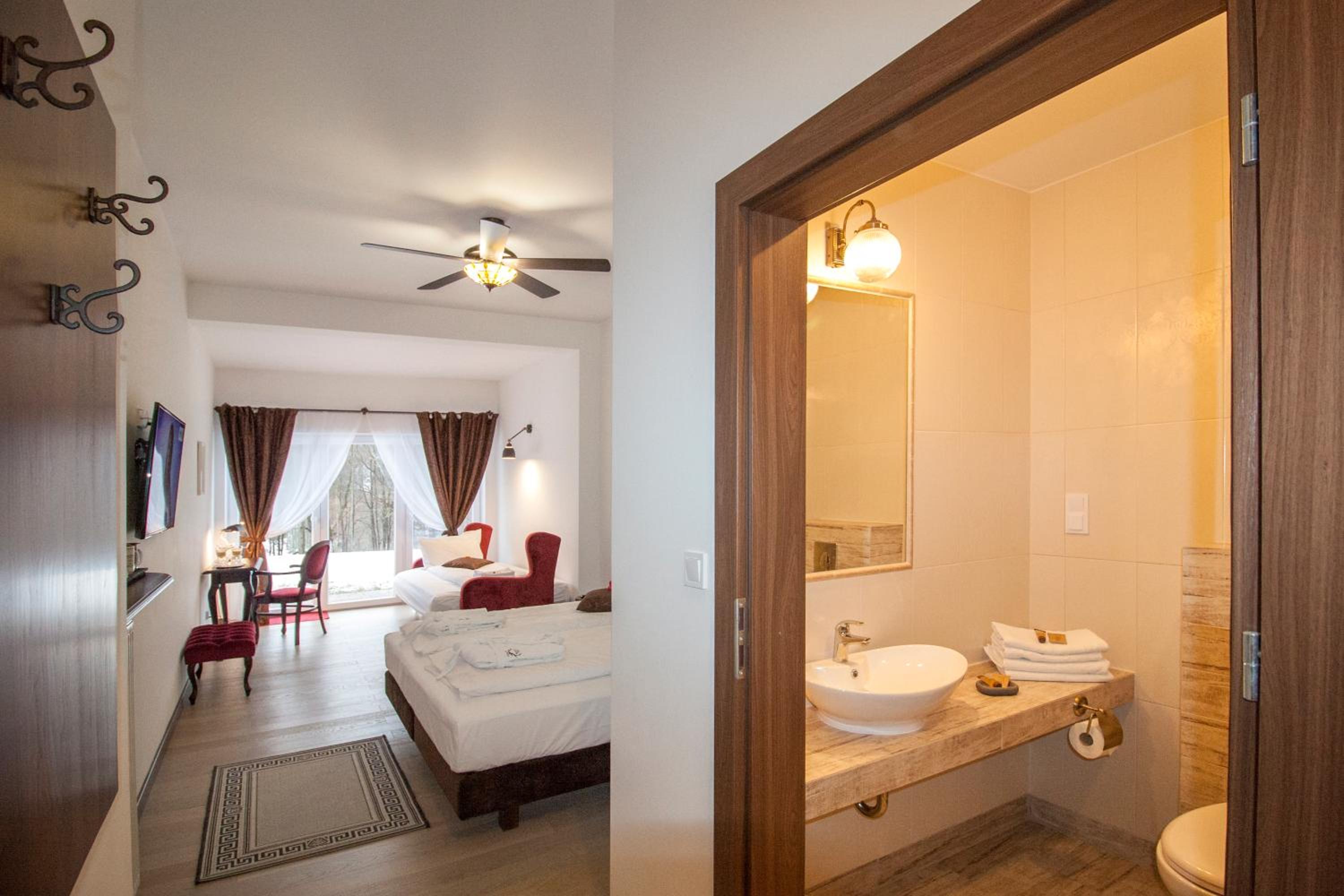 Deluxe Double Room with Extra Bed in Main Manor House  - Photo 9