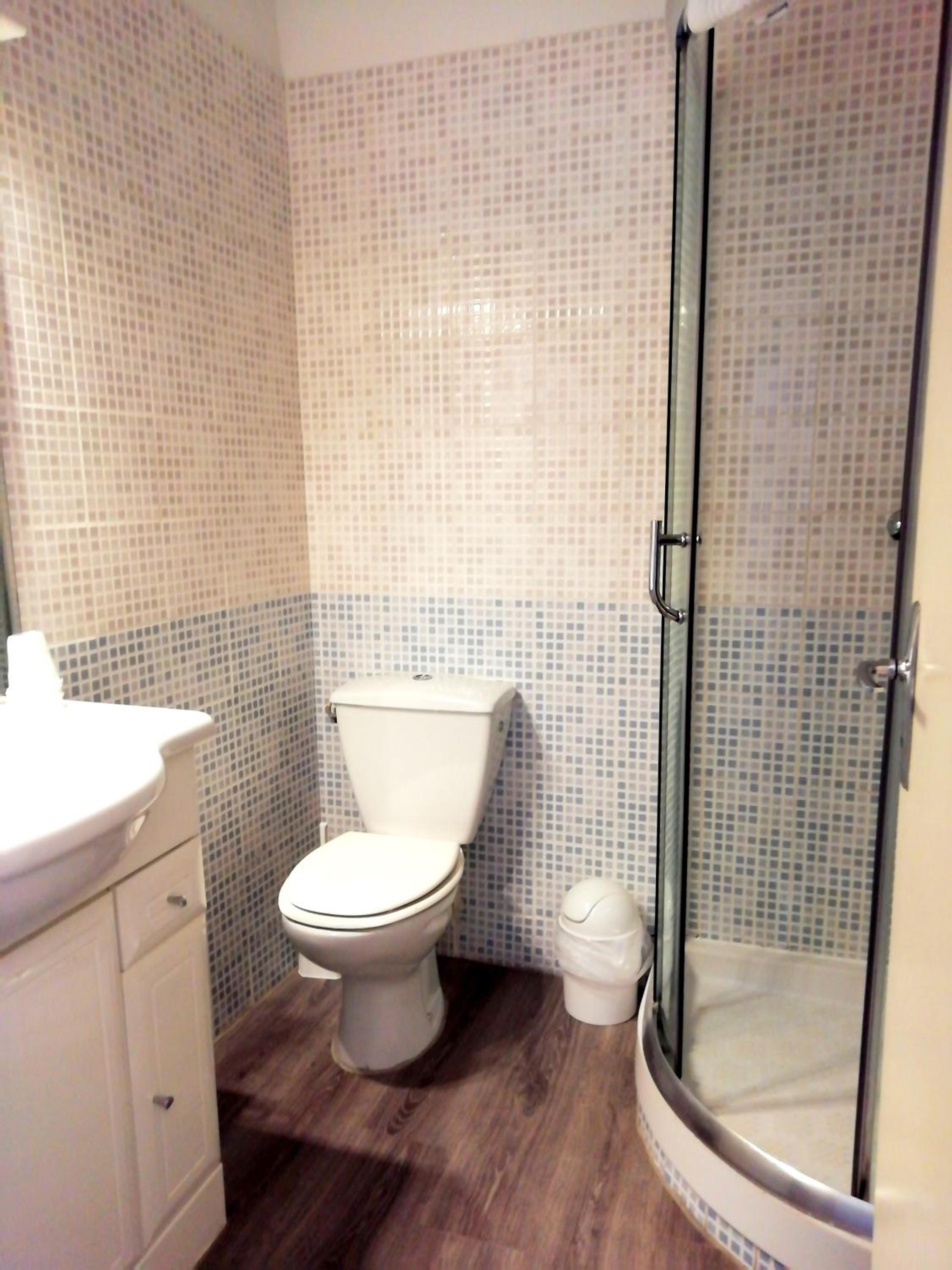 Classic Quadruple Room - Photo 8