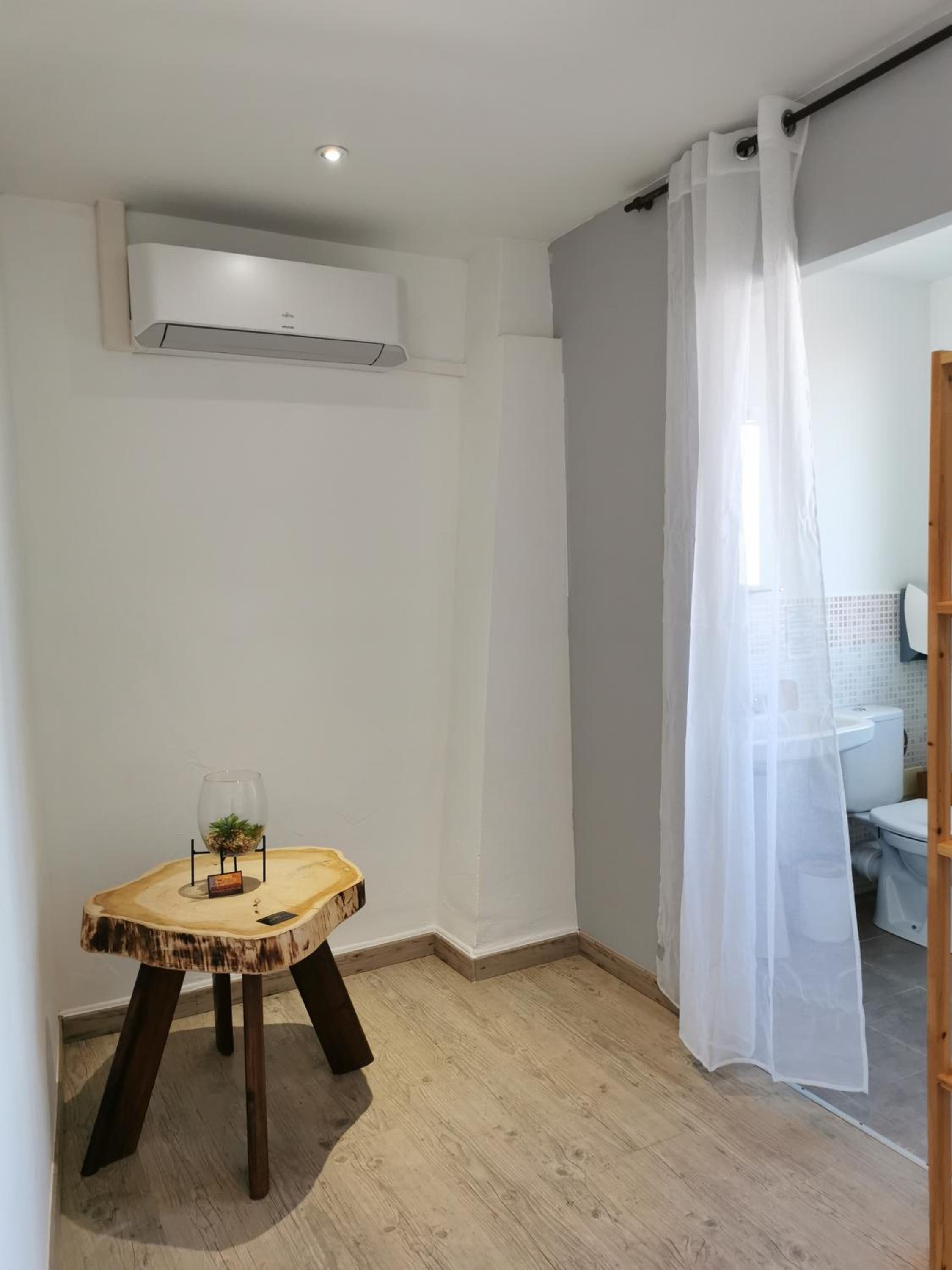 Deluxe Room (2 Adults + 1 Child)