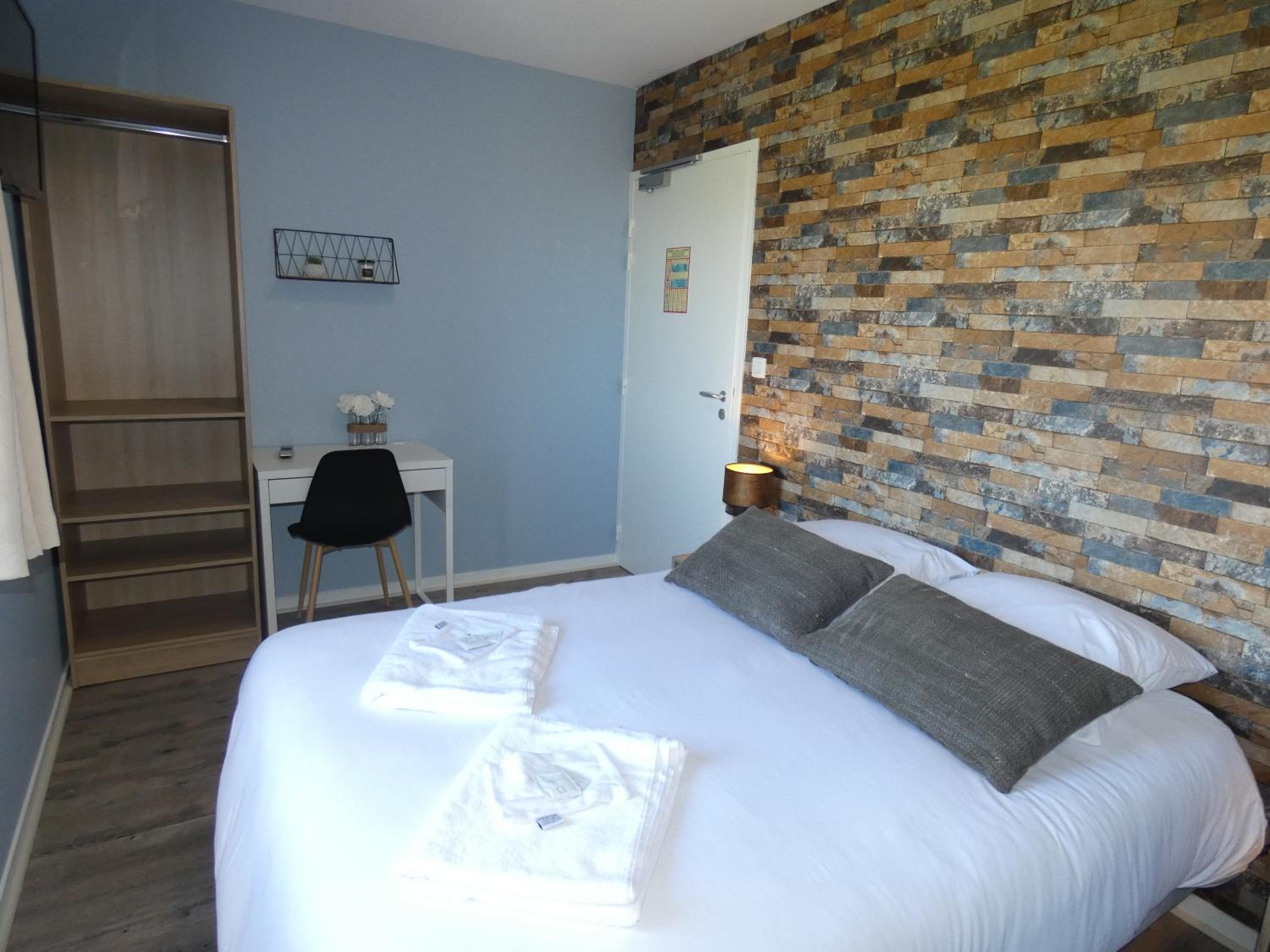 Double Room - Photo 7