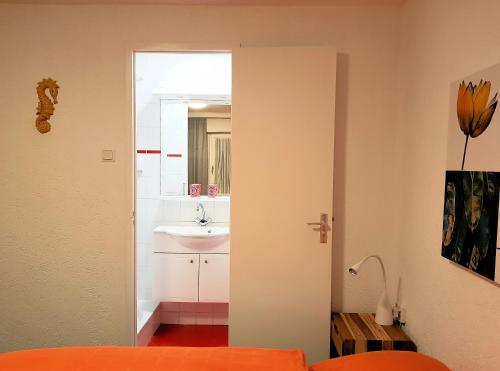 Standard Twin Room photo 3