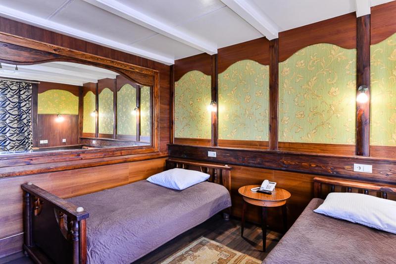 Large Twin Room - Photo 6