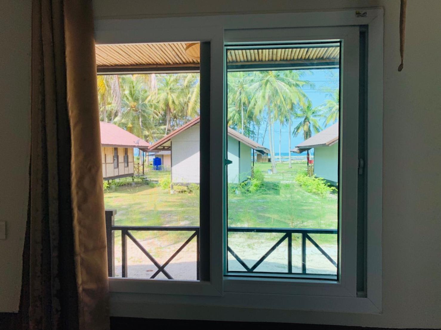 Deluxe Double Room with Side Sea View photo 2