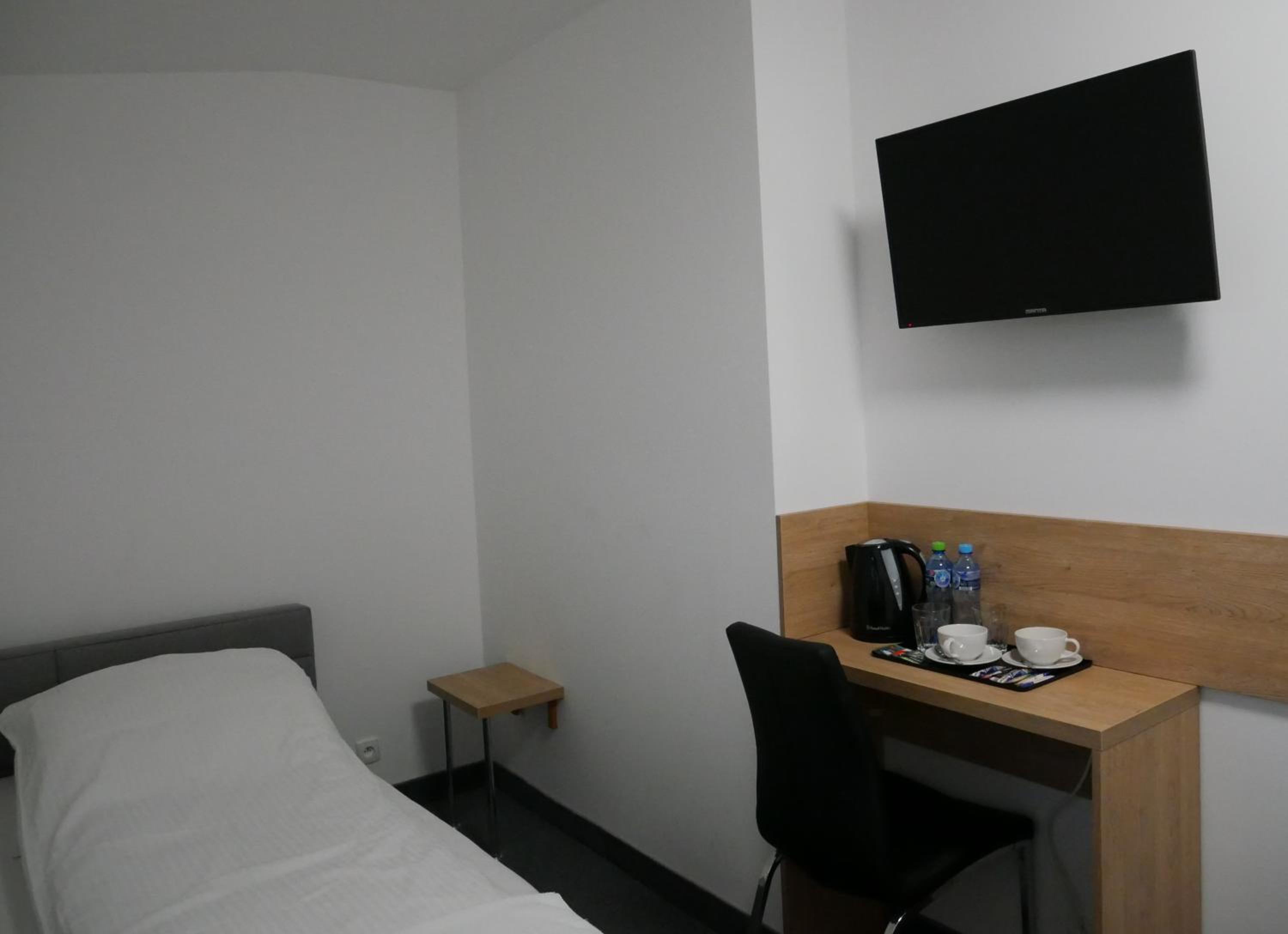 Twin Room with Bathroom photo 3