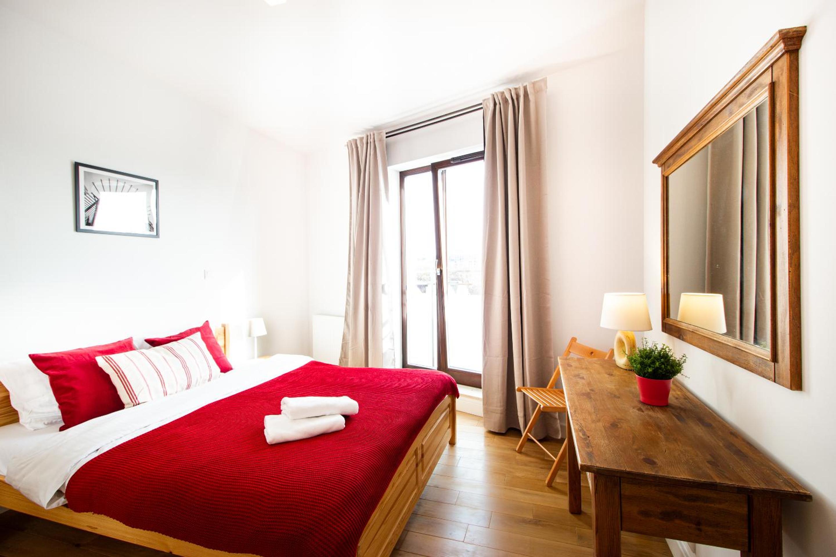 One-Bedroom Apartment - Photo 1