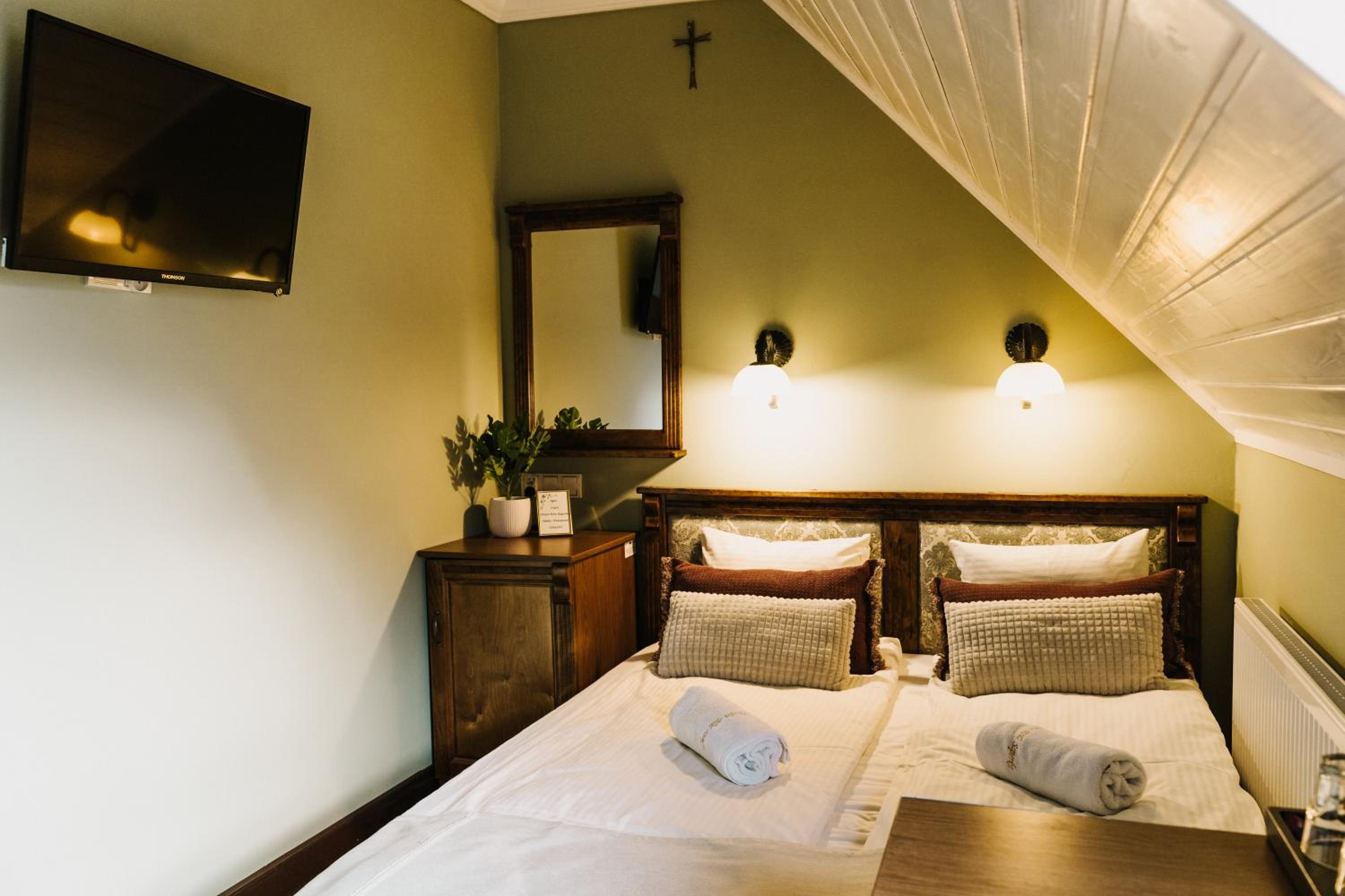 Deluxe Double Room with Balcony photo 3