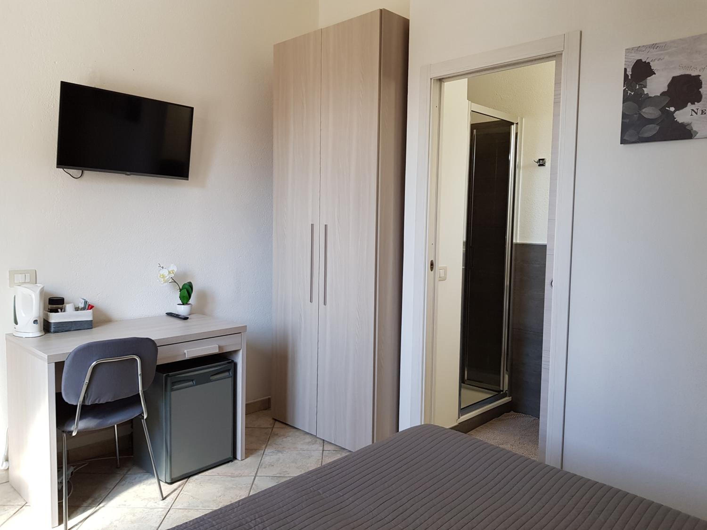 Double Room with Private Bathroom - Photo 2