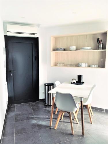 Studio - Photo 1