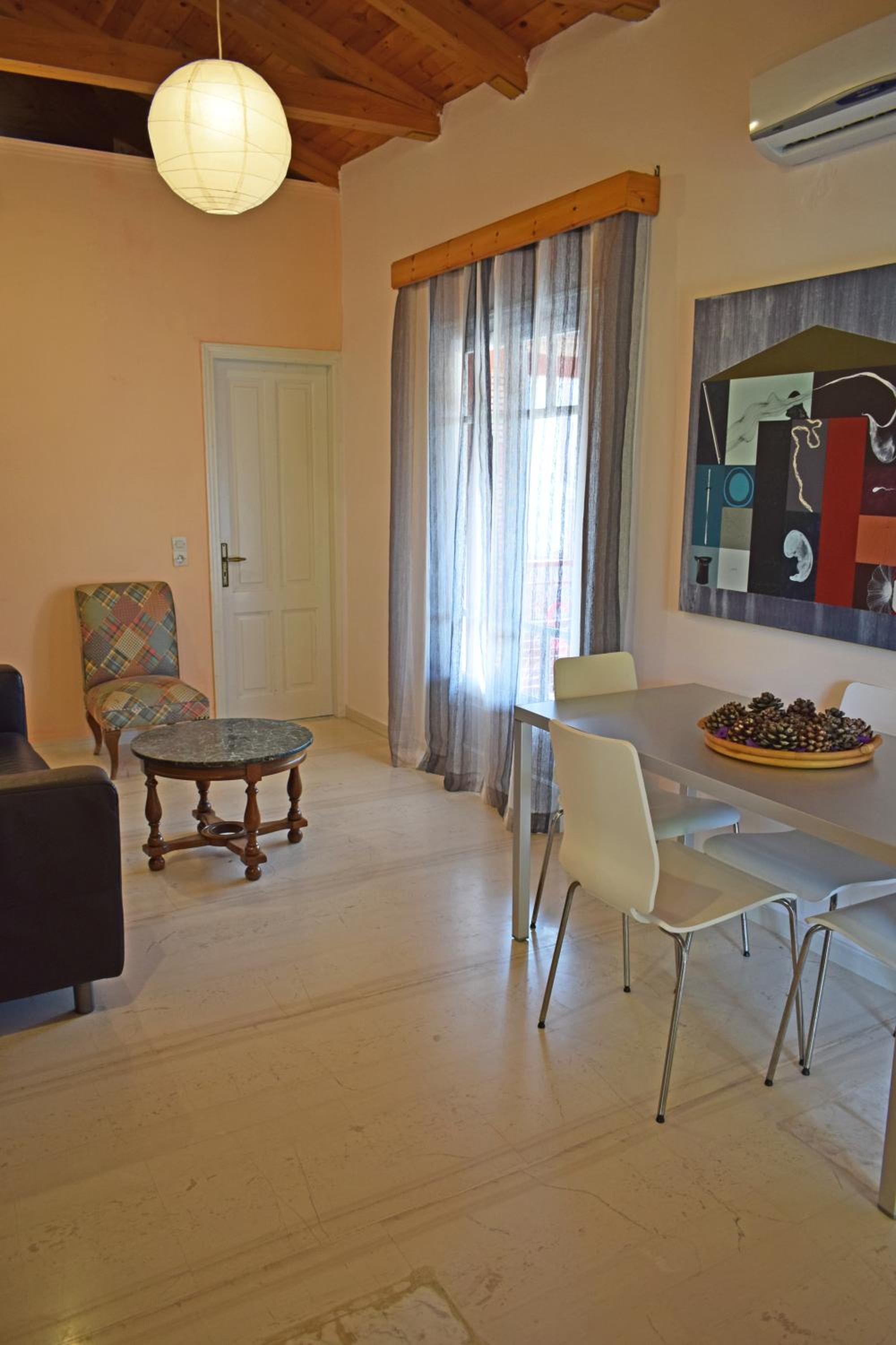 Two-Bedroom Apartment with Terrace and Mountain View photo 2
