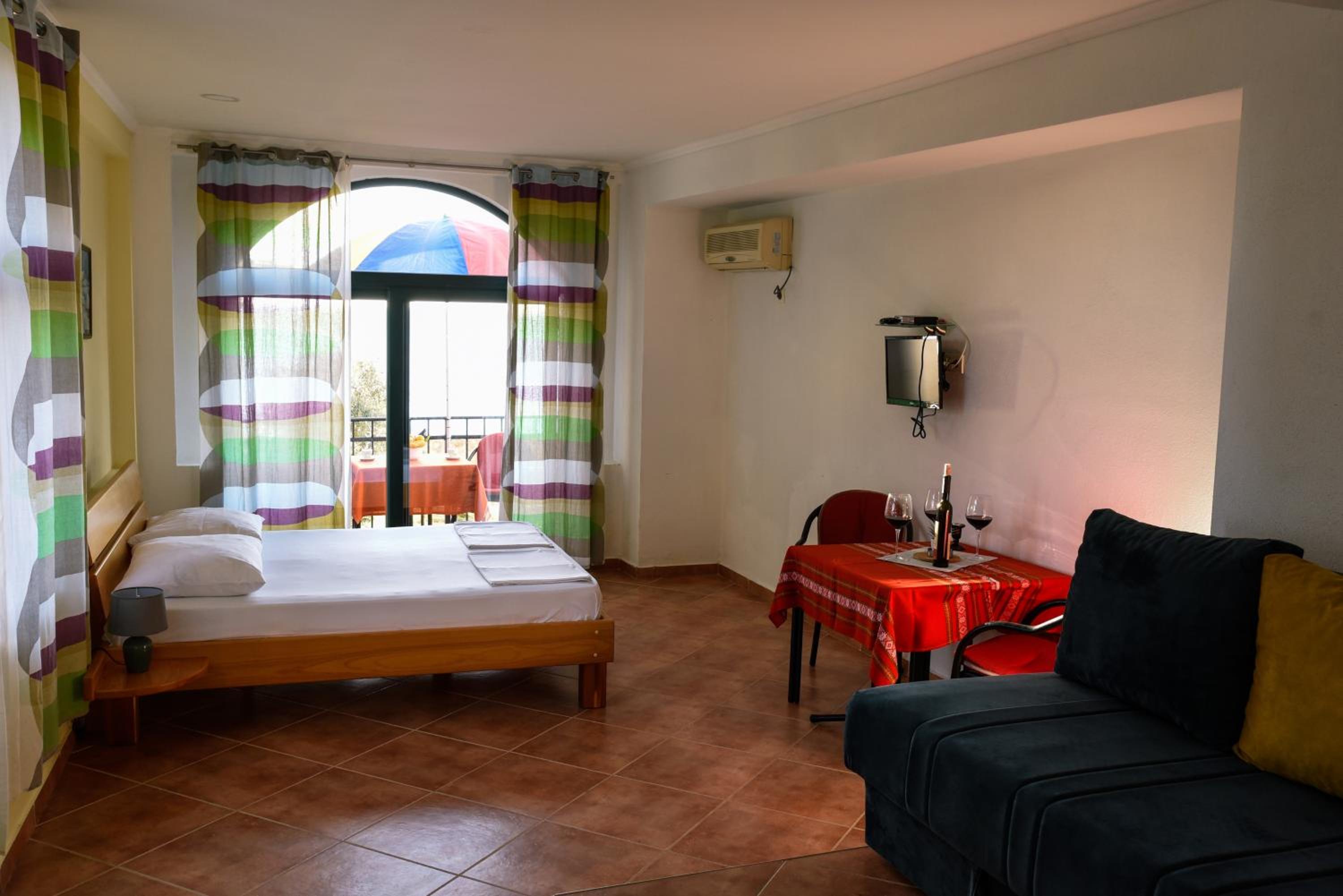 Apartment with Sea View - Photo 3
