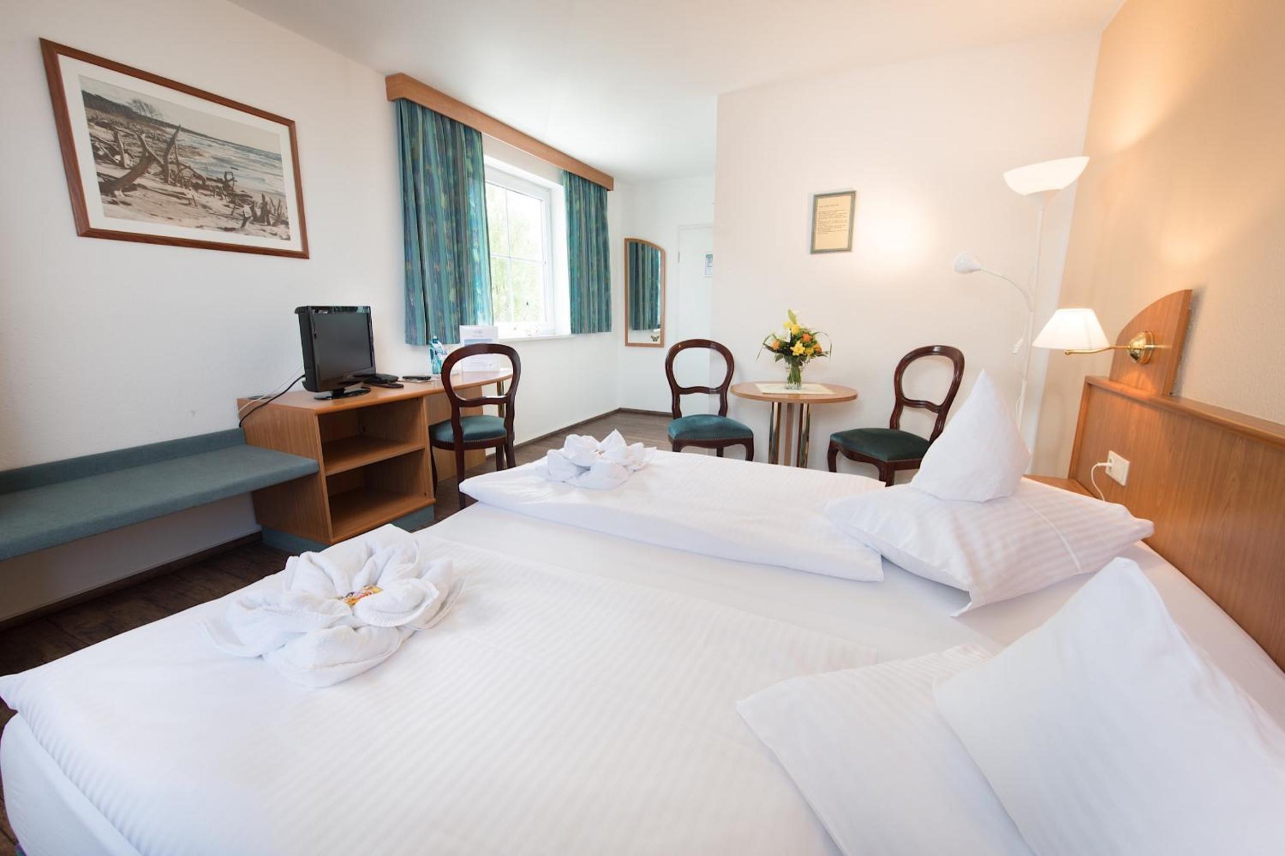 Double Room with Side Sea View photo 2
