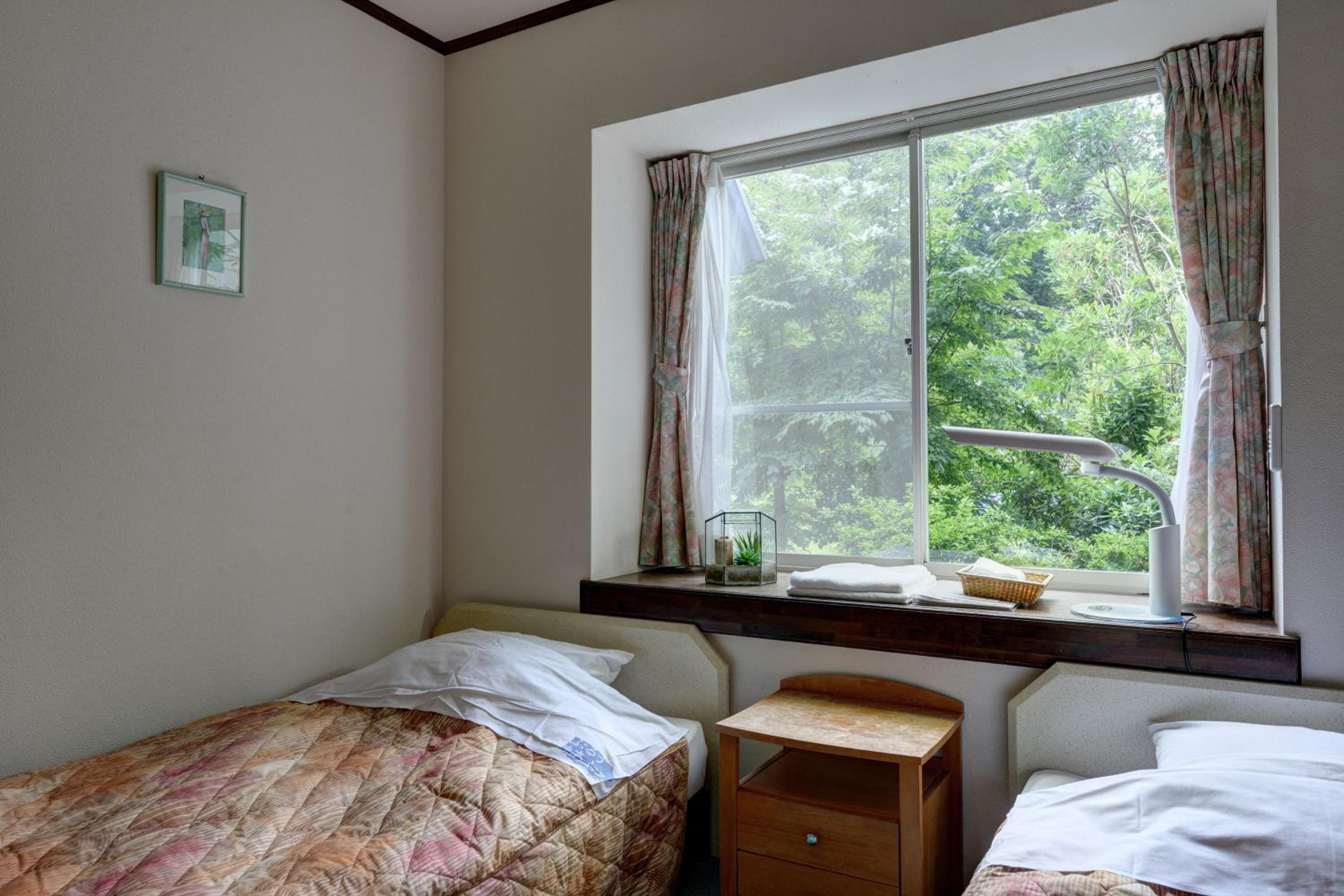 Twin Room with Shared Bathroom photo 3