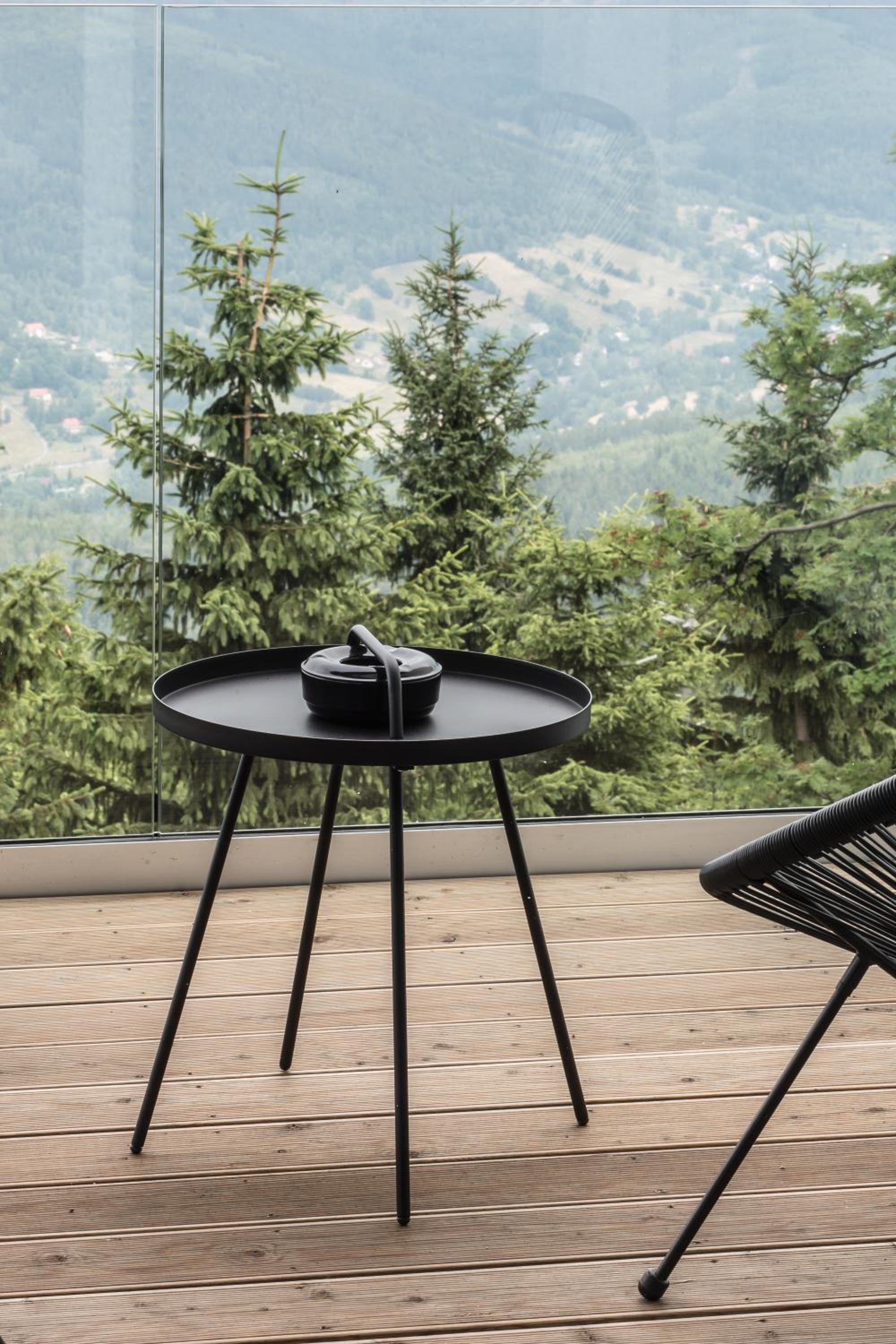 Apartment with Mountain View