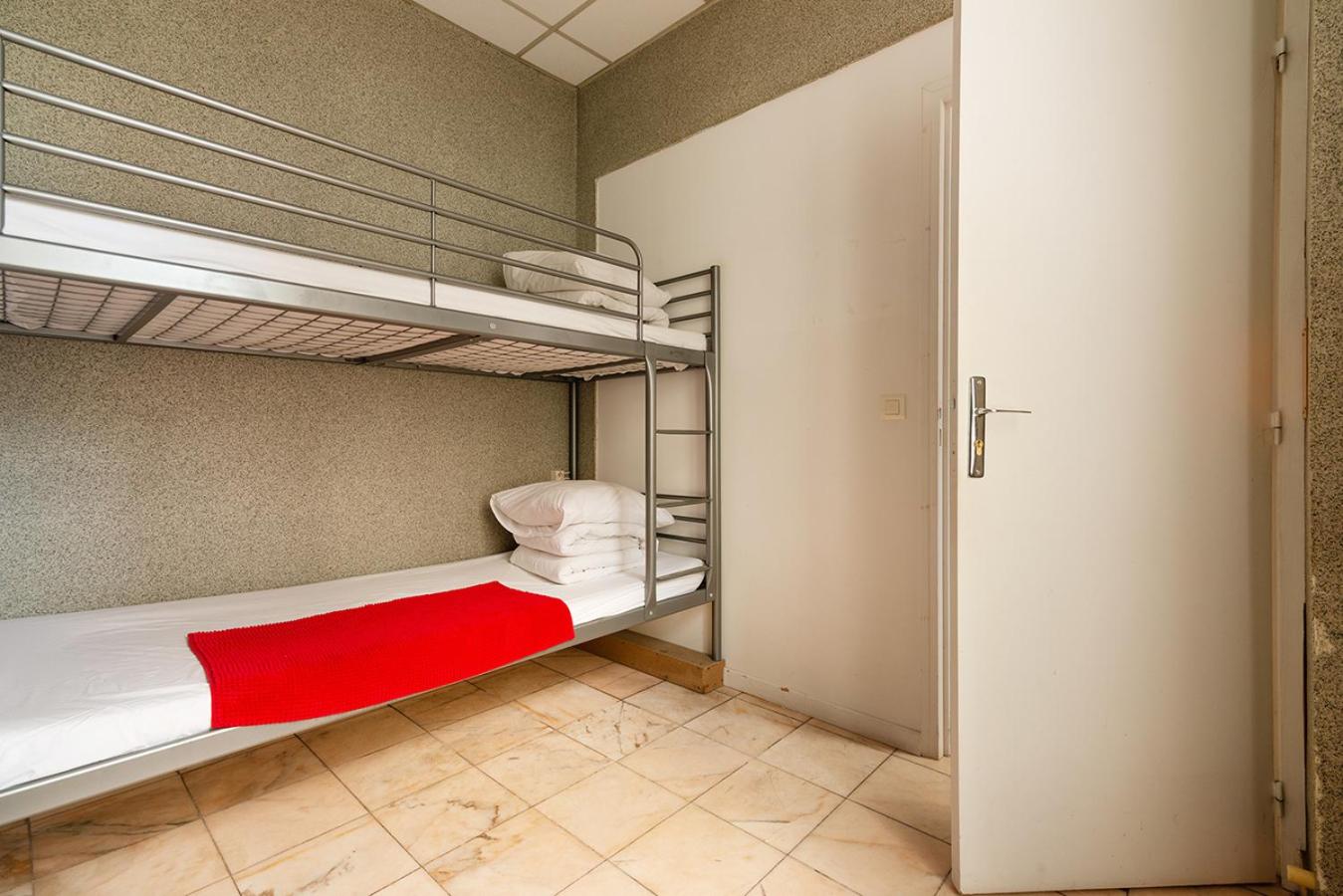 Bunk Bed in Female Dormitory Room   photo 3