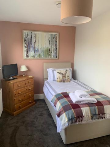 Single Room with Private Bathroom photo 2