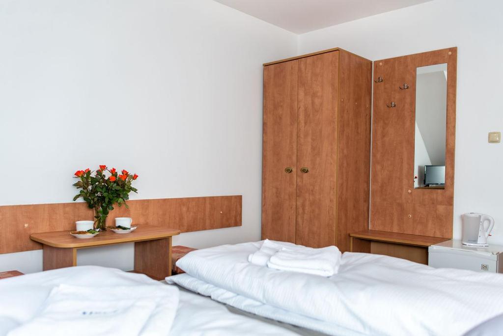 Small Twin Room photo 2