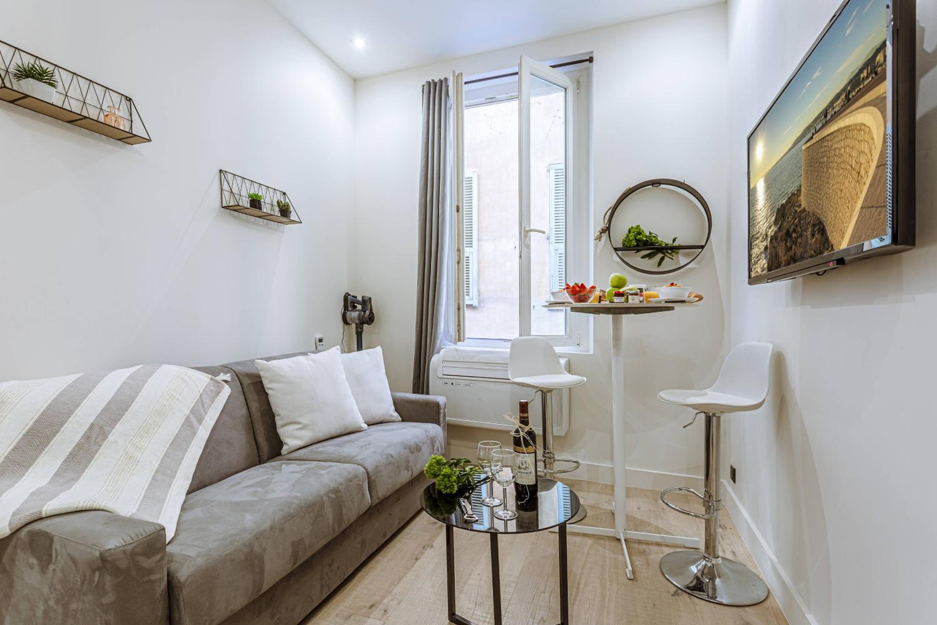 Studio Apartment