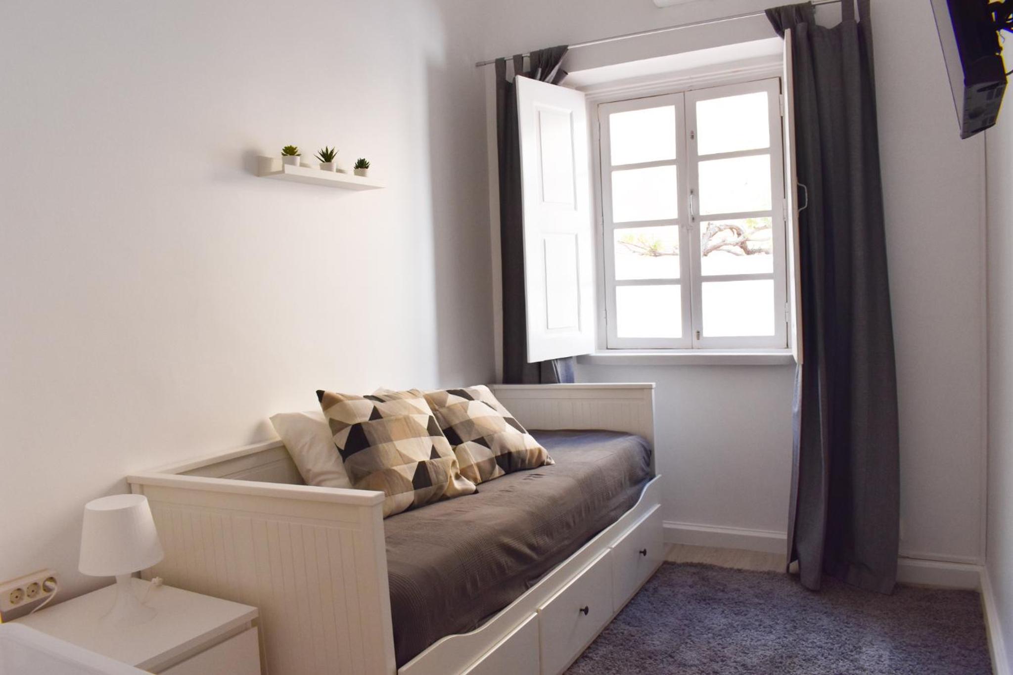 Twin Room with Shared Bathroom photo 1