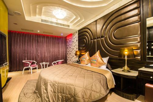 Deluxe Suite photo 2