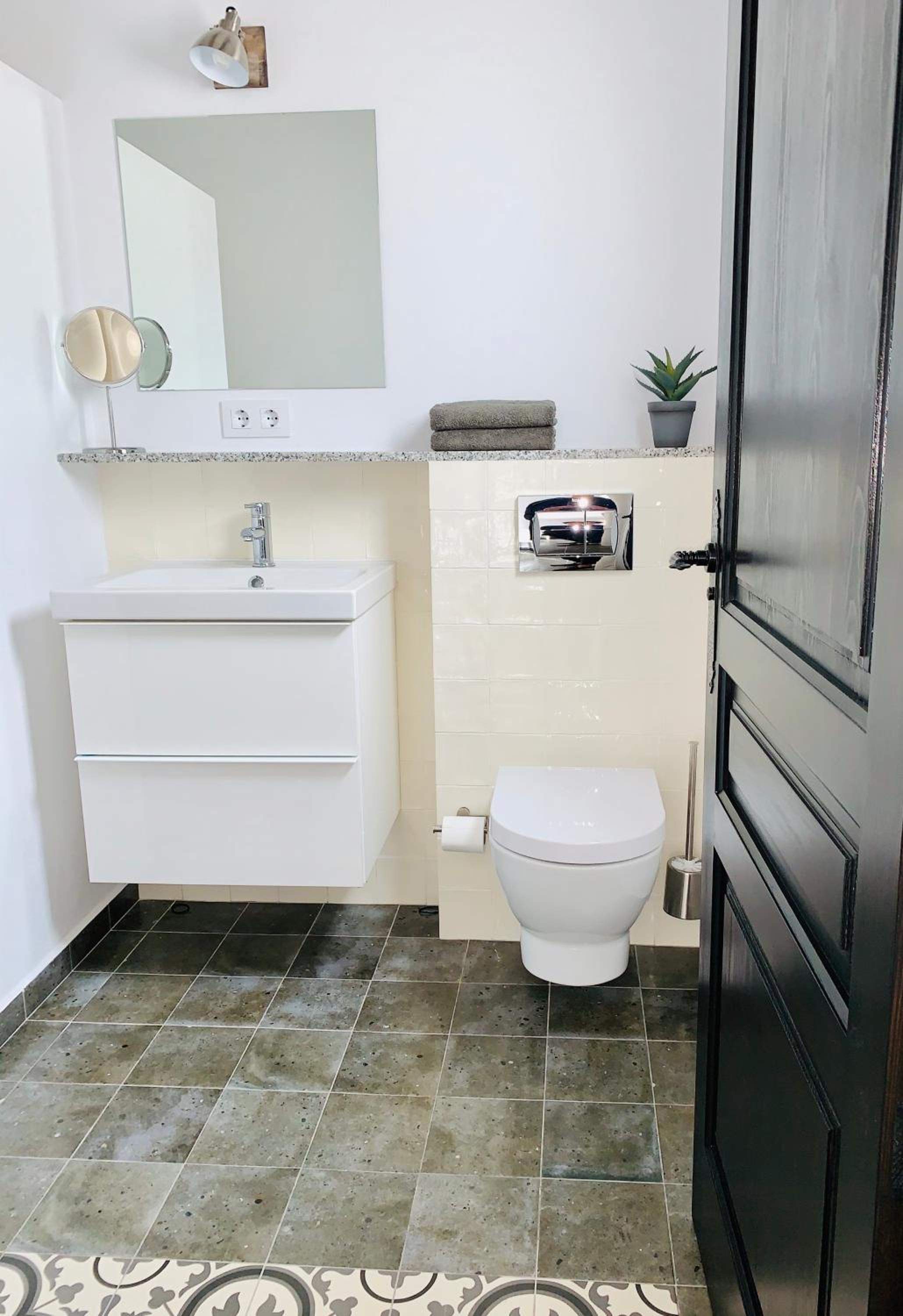 Twin Room with Private Bathroom photo 1
