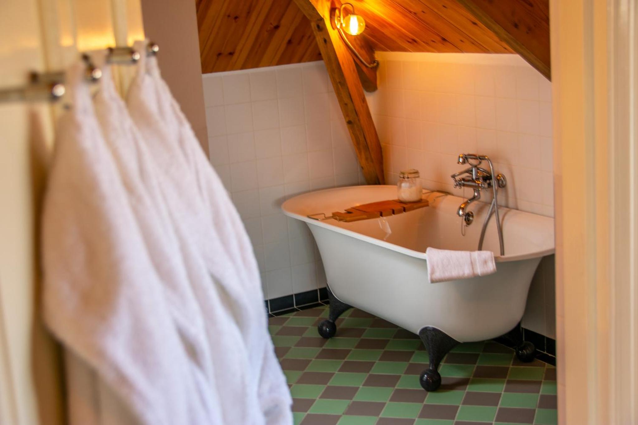 Deluxe Double Room with Bath photo 2