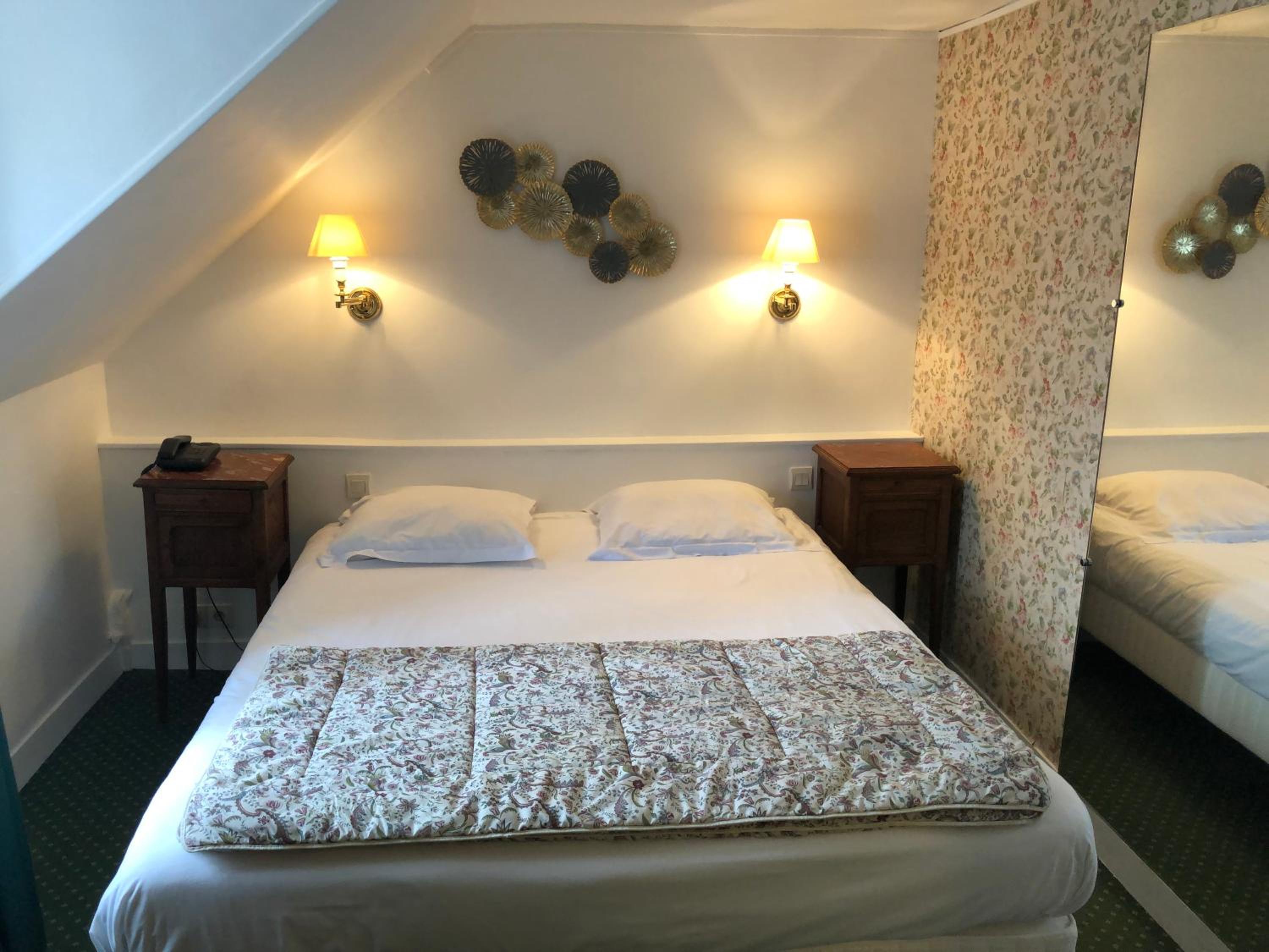 Double Room - Photo 3