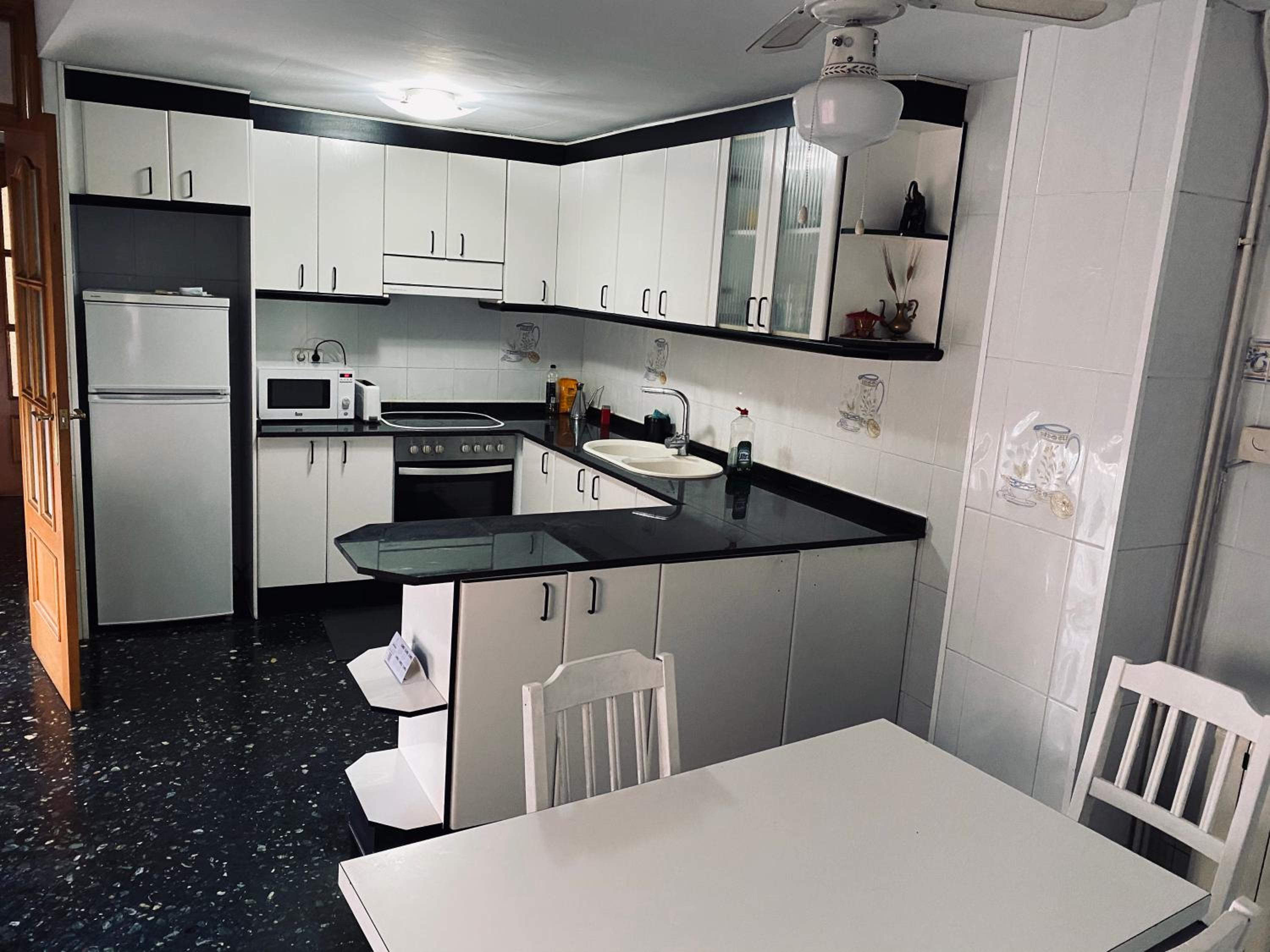 Basic Triple Room with Shared Bathroom