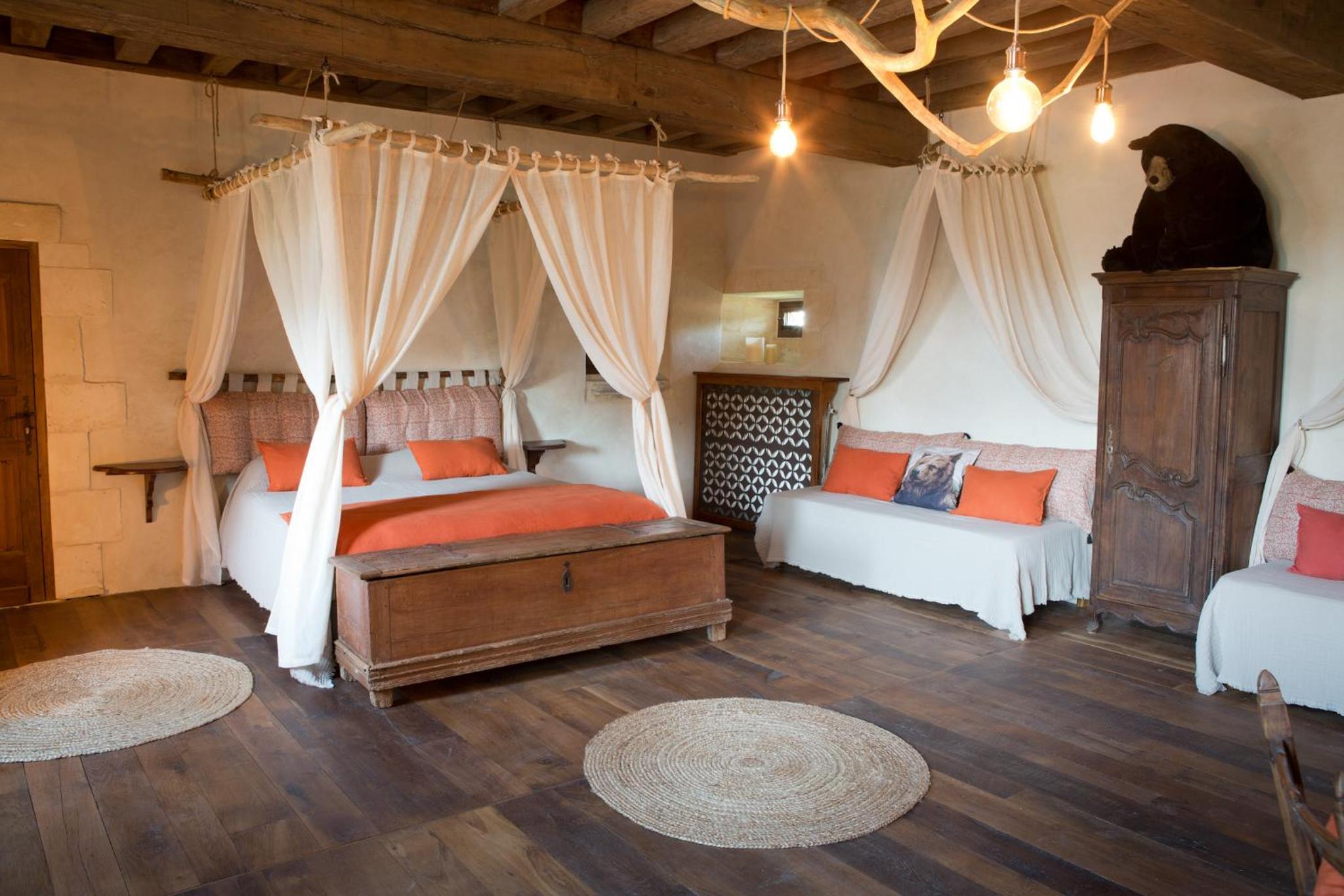 Family Room with Private Bathroom - Photo 4