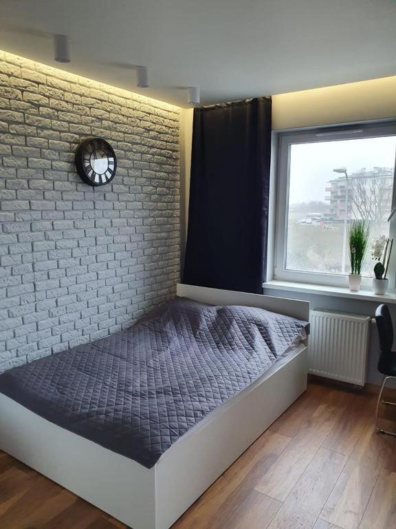 One-Bedroom Apartment - Photo 2