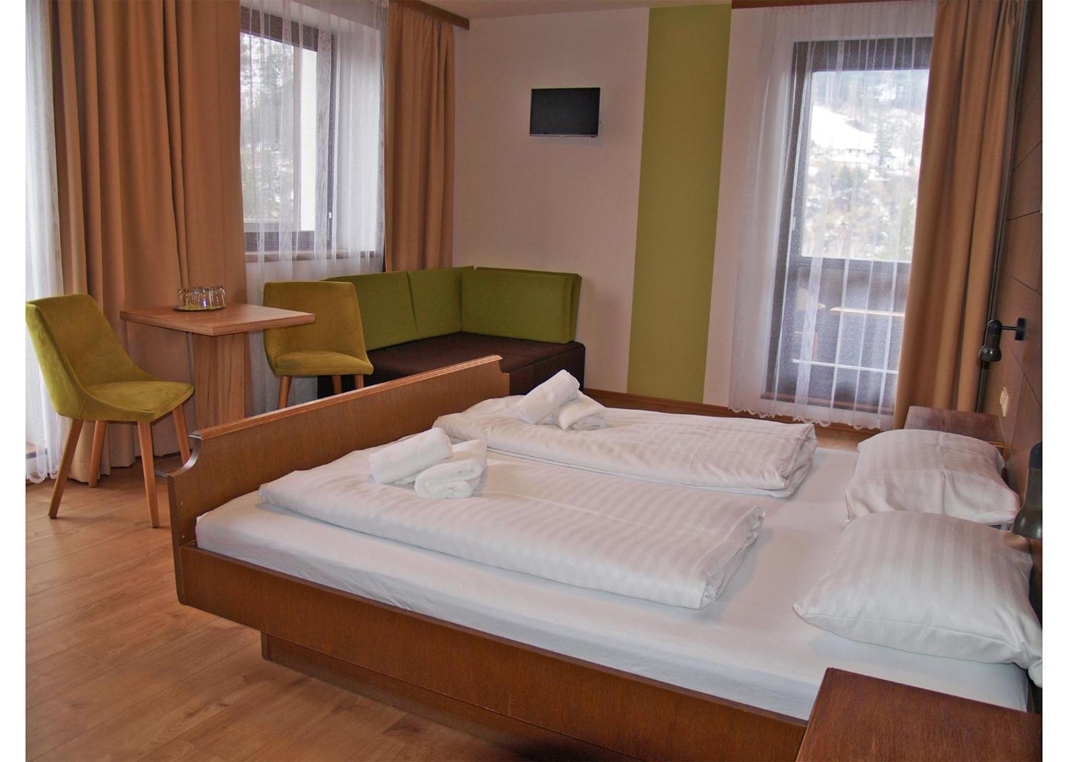 Deluxe Double Room with Extra Bed photo 3