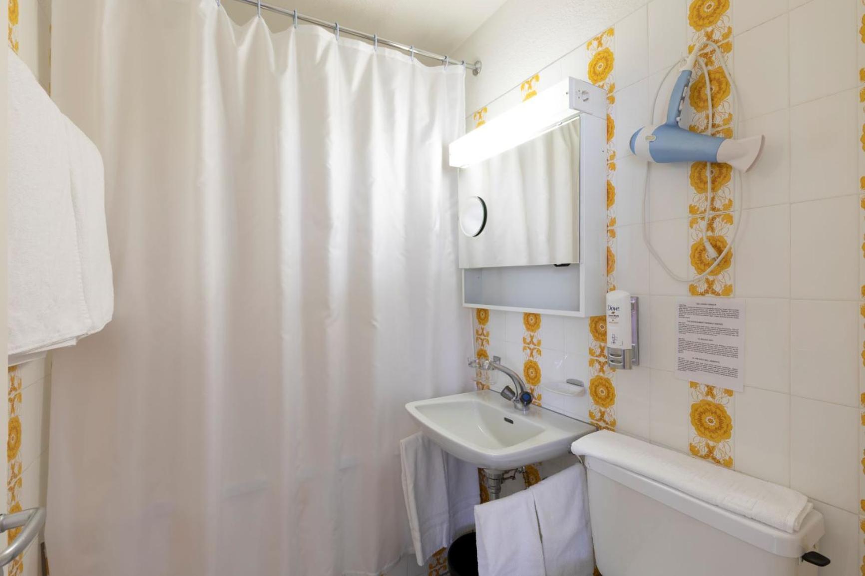 Quadruple Room - Photo 2