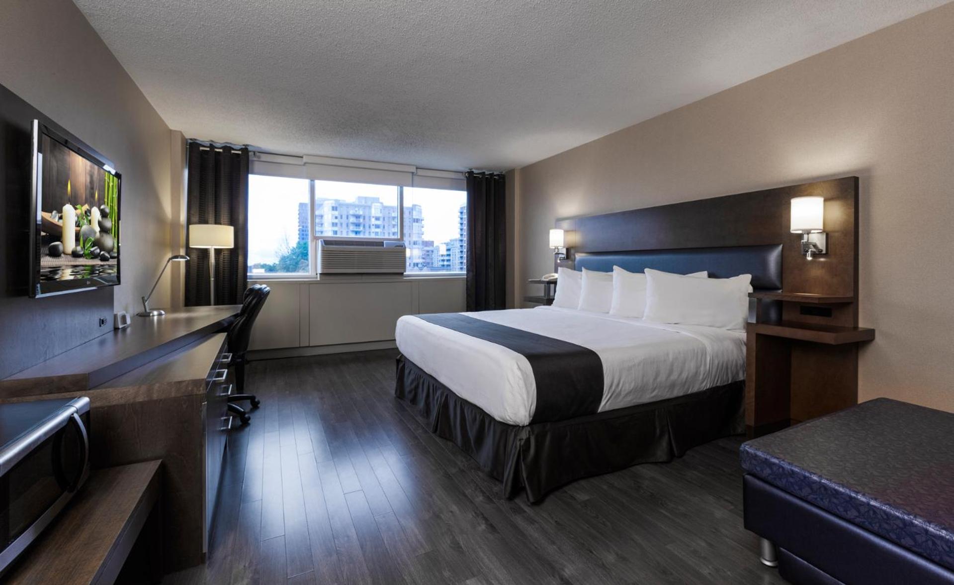 Basic Room, 1 King Bed photo 3
