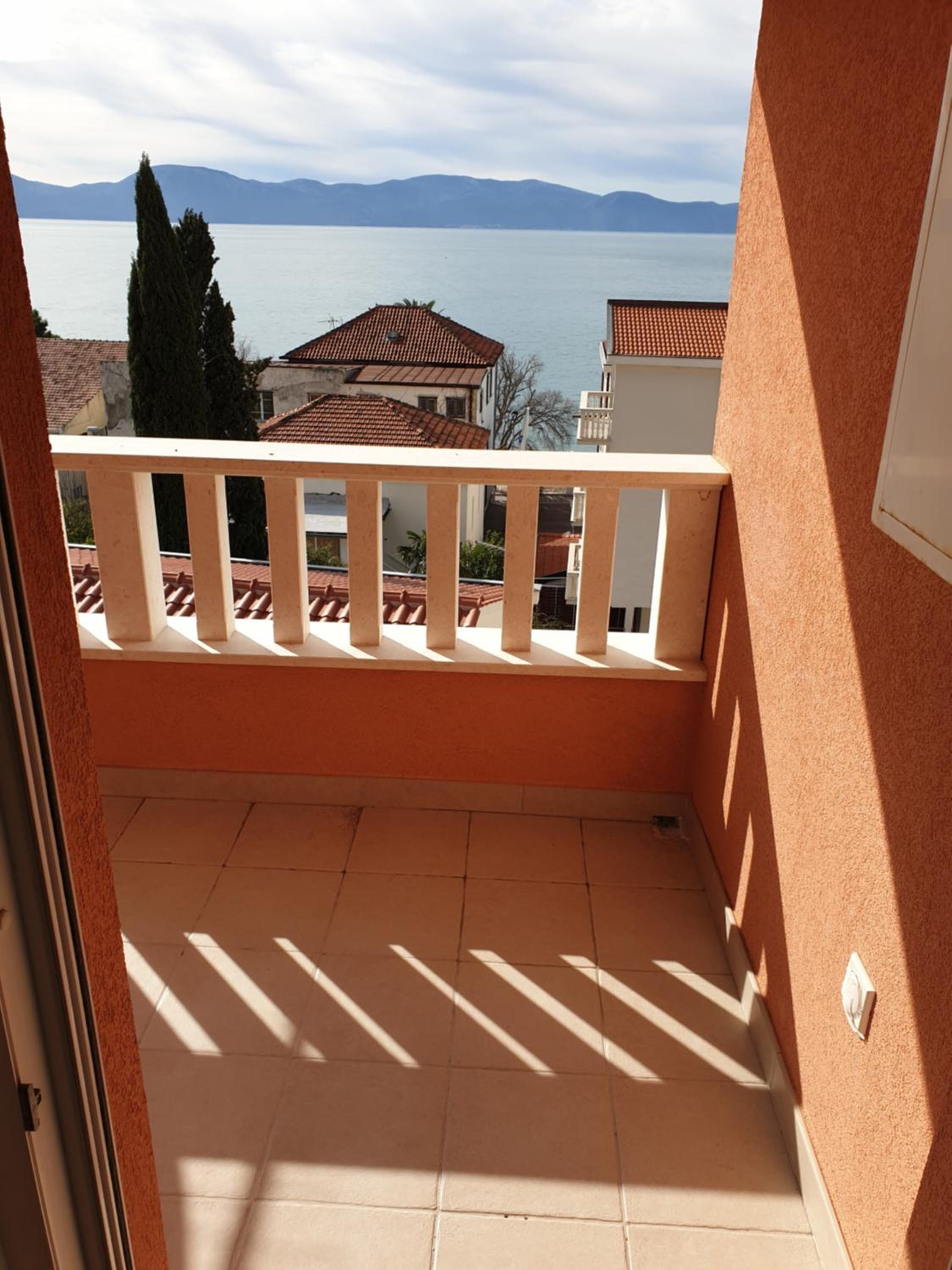 Apartment with Balcony photo 3