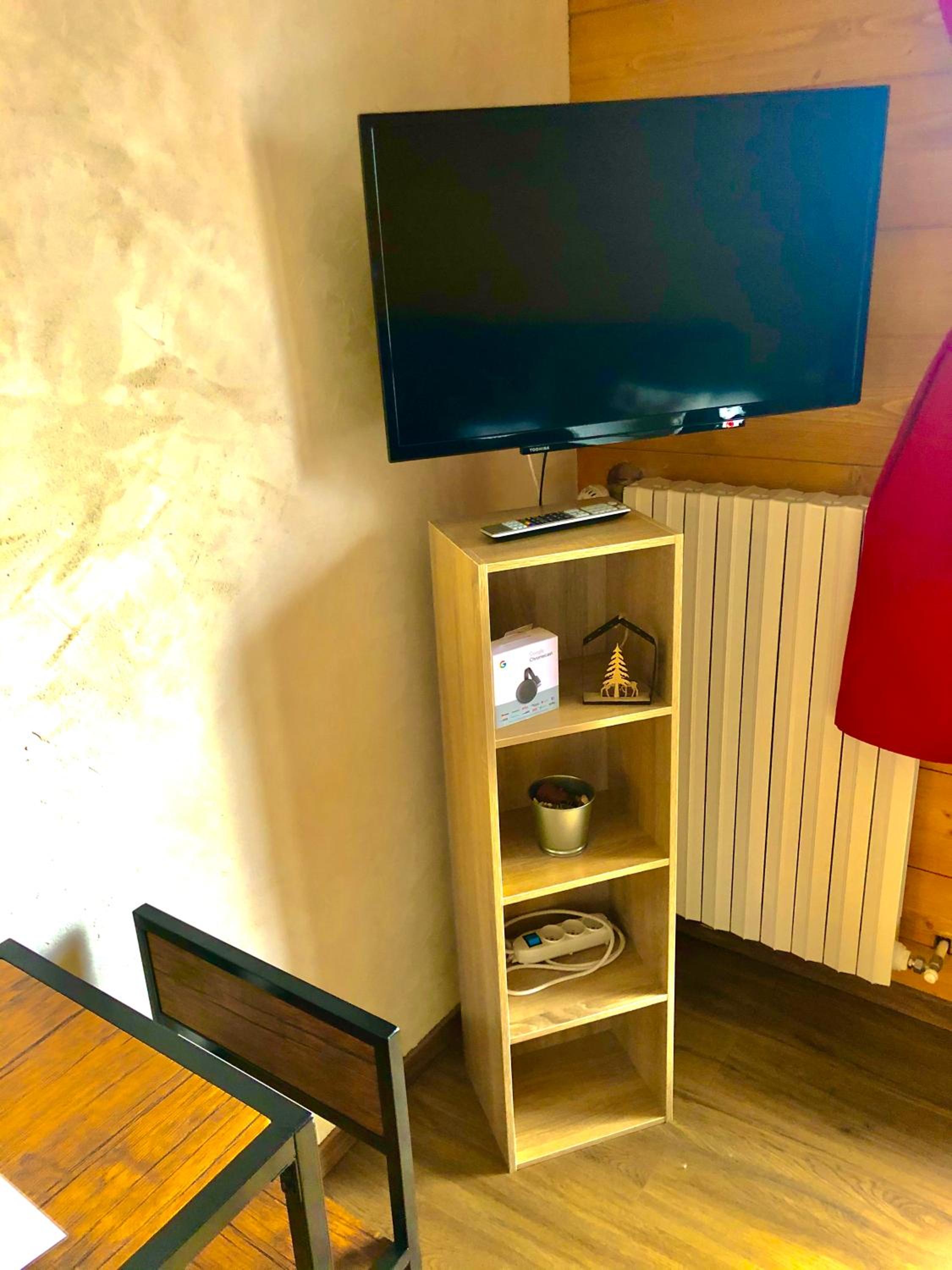 Studio Apartment - Photo 1