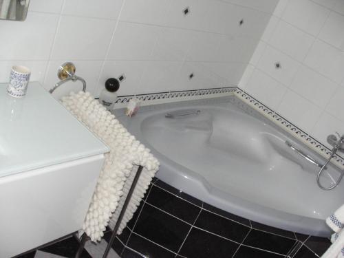 Double Room with Bath photo 2