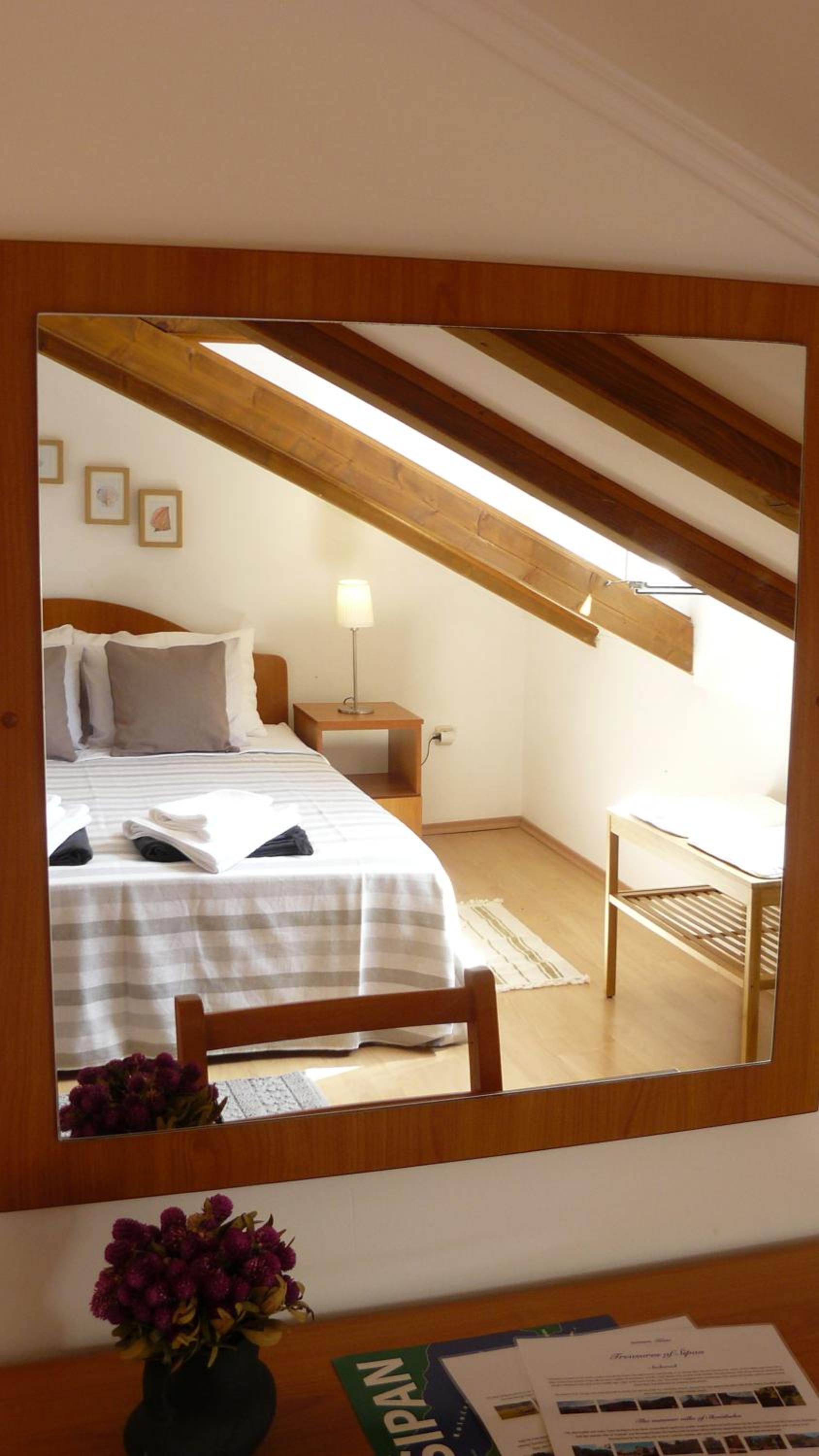 One-Bedroom Apartment with Balcony and Garden View - Attic photo 3