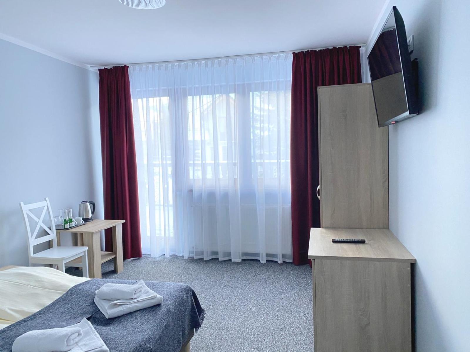 Double Room with Balcony - Photo 4