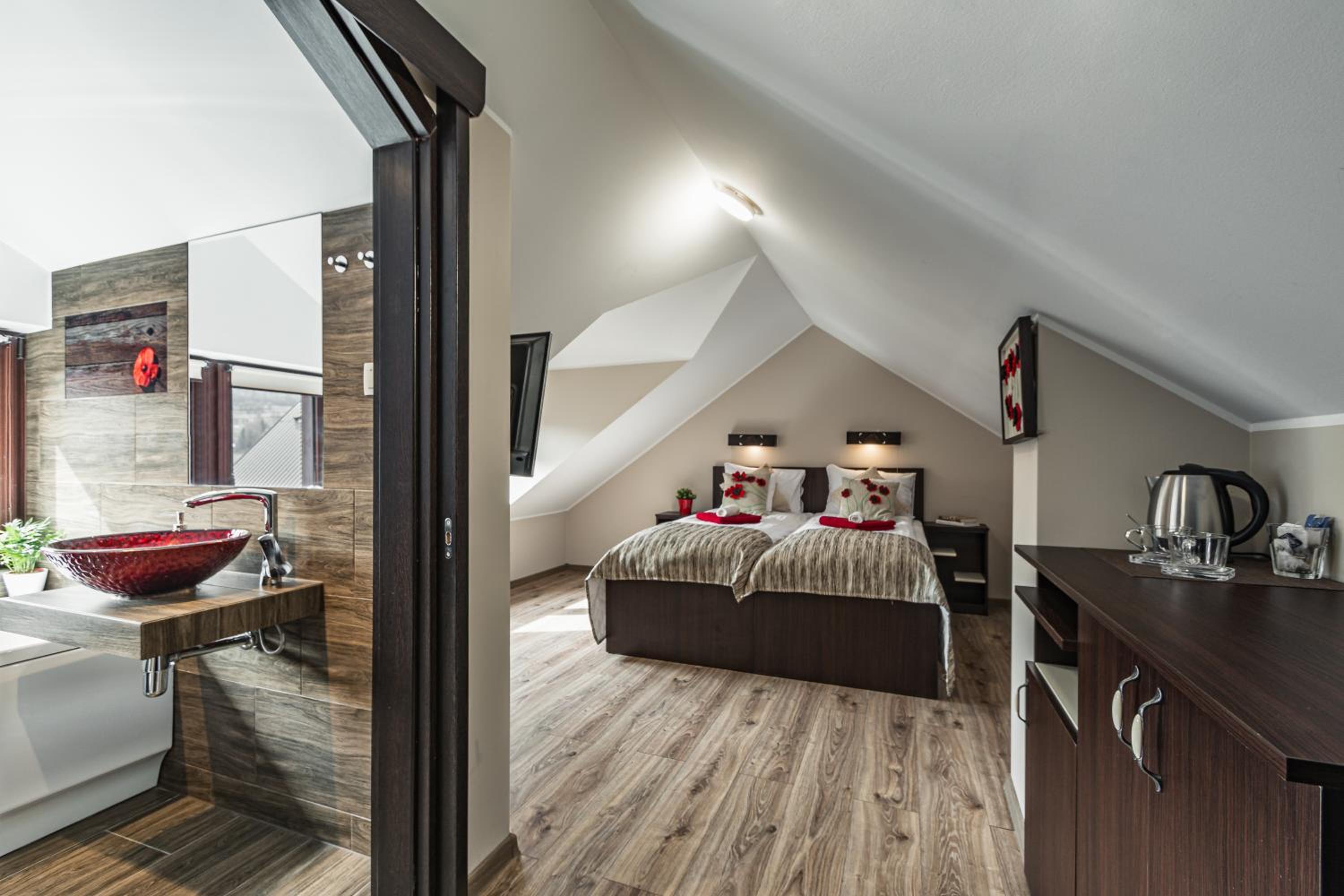 Double Room with Mountain View - Photo 2