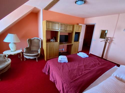 Deluxe Double Room with Bath - Photo 1
