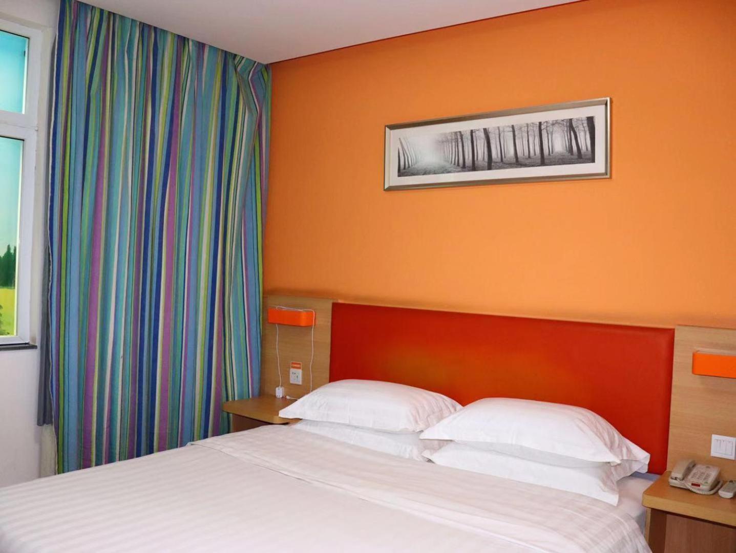 Comfortable Queen Room photo 2