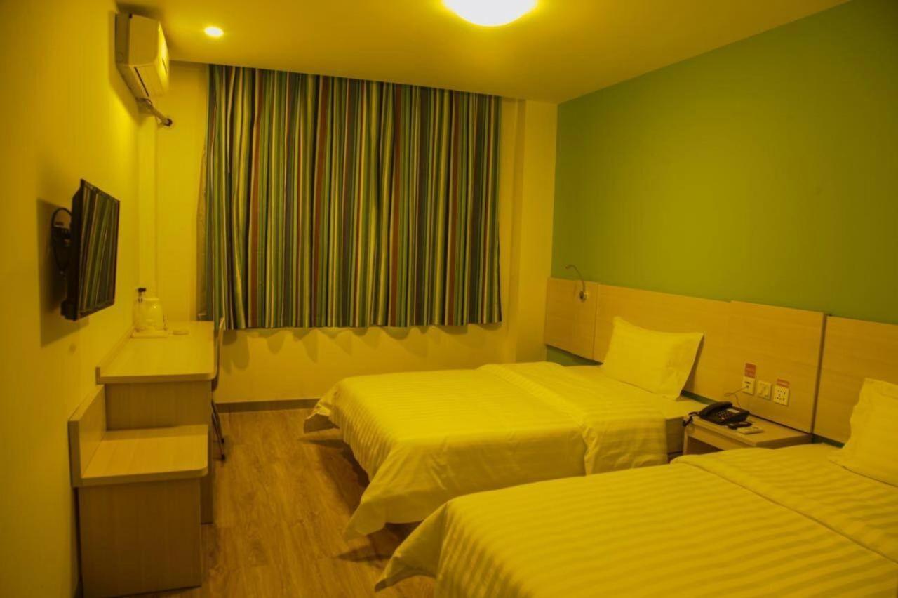 Business Twin Room photo 2