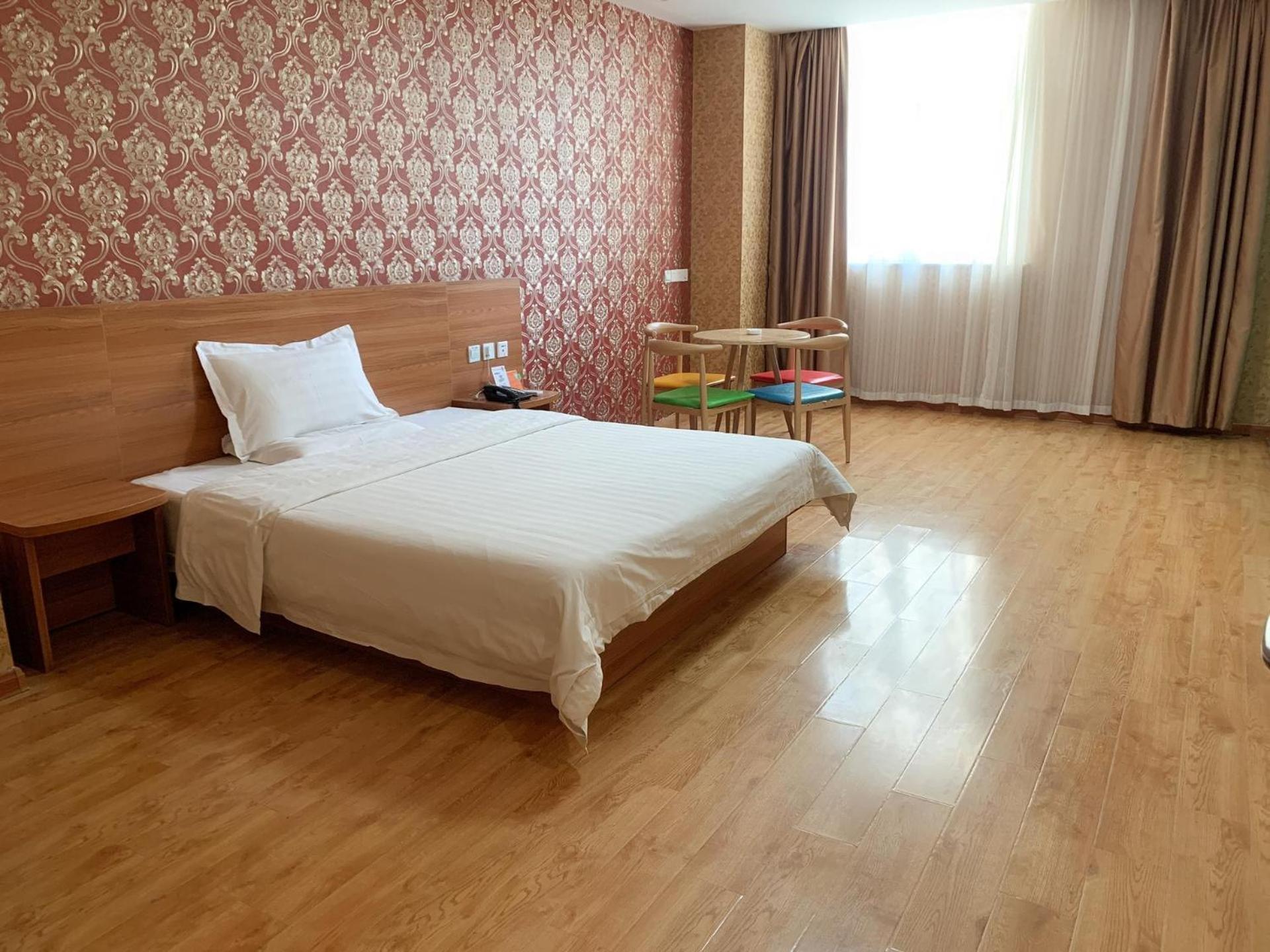 Superior Queen Bed Room photo 3