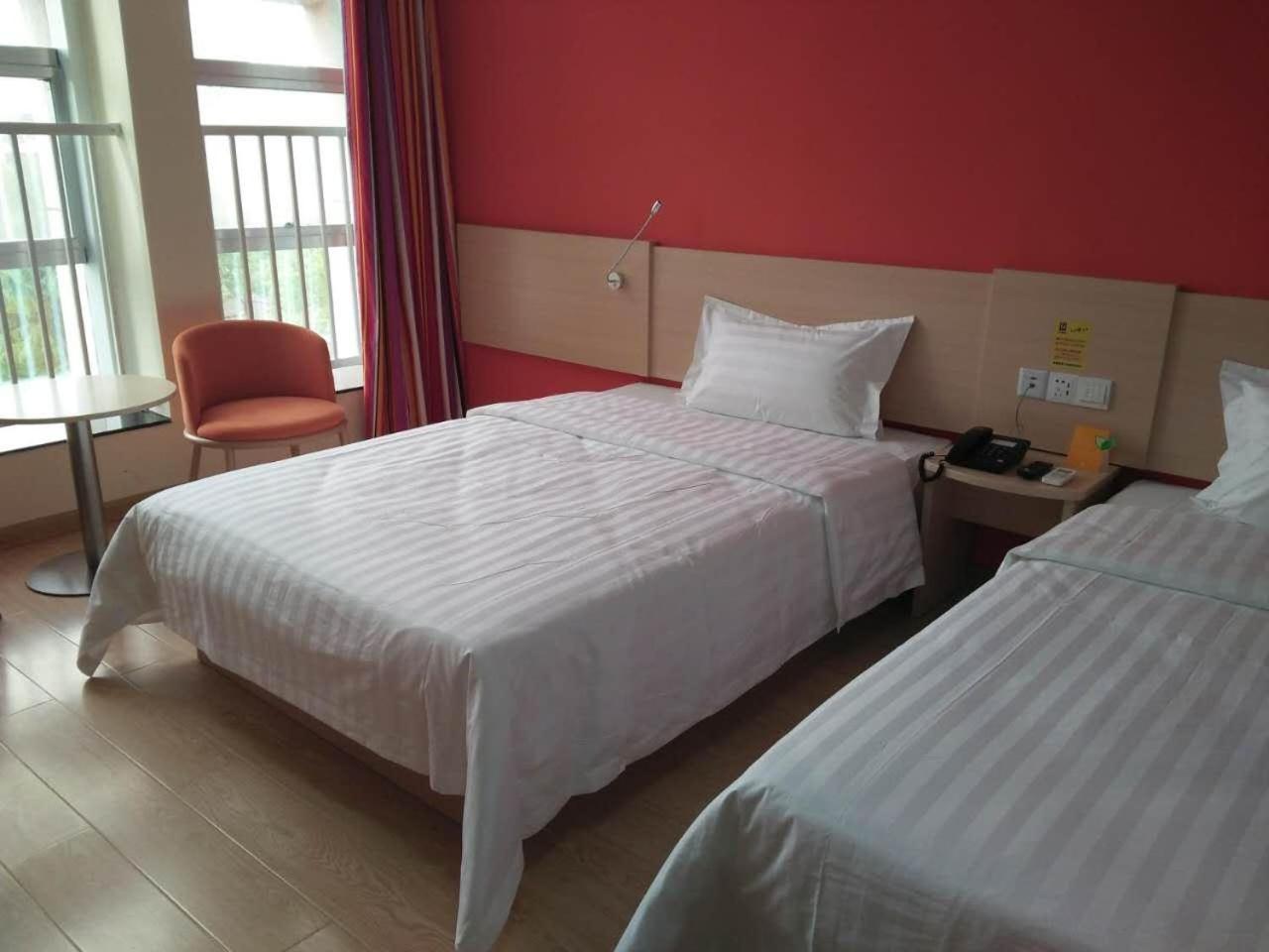 Comfortable Twin Room