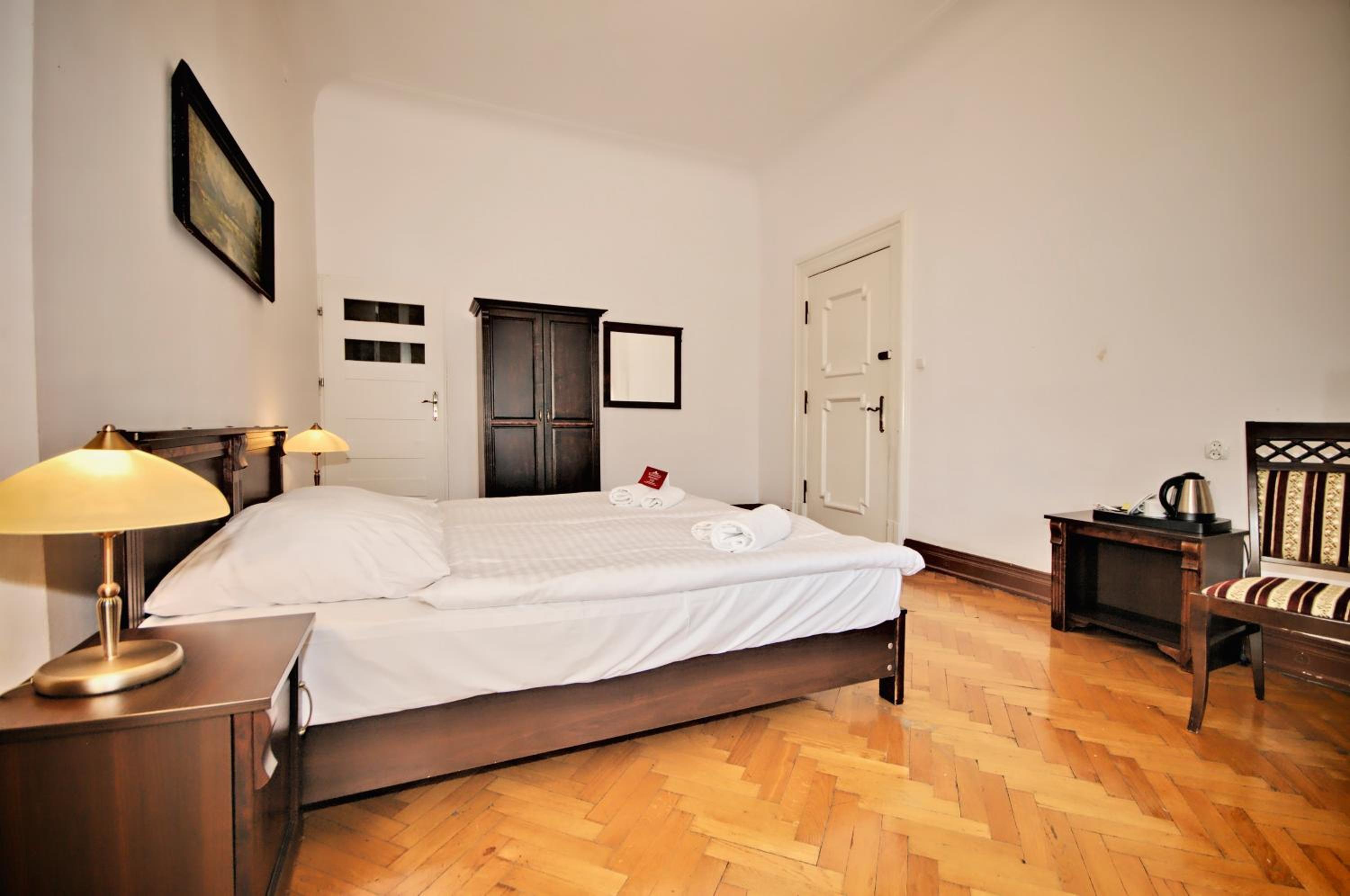 Deluxe Double Room - Photo 15