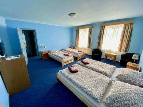 Quadruple Room with Bath - Photo 2