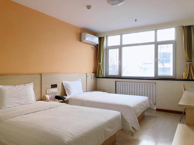 Comfortable Twin Room